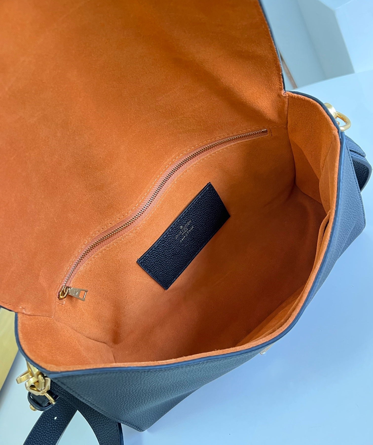 LV SOFT TWIST 27CM BLACK CALFSKIN GOLD HARDWARE