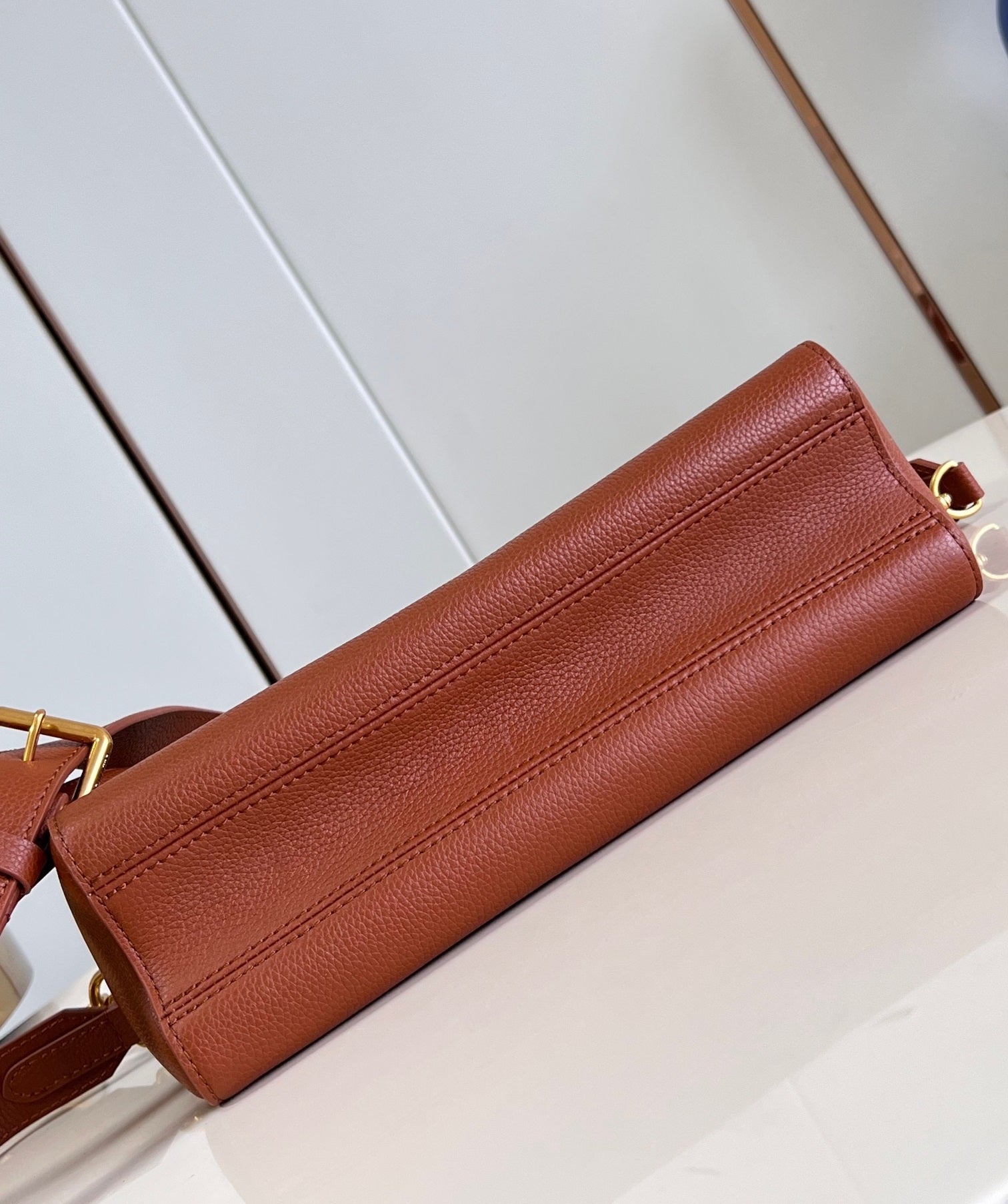 LV SOFT TWIST 27CM CUIR DE VEAU COGNAC ACIER DORÉ