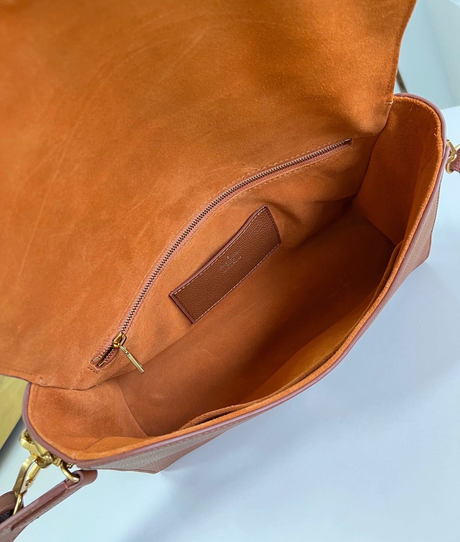 LV SOFT TWIST 27CM CUIR DE VEAU COGNAC ACIER DORÉ