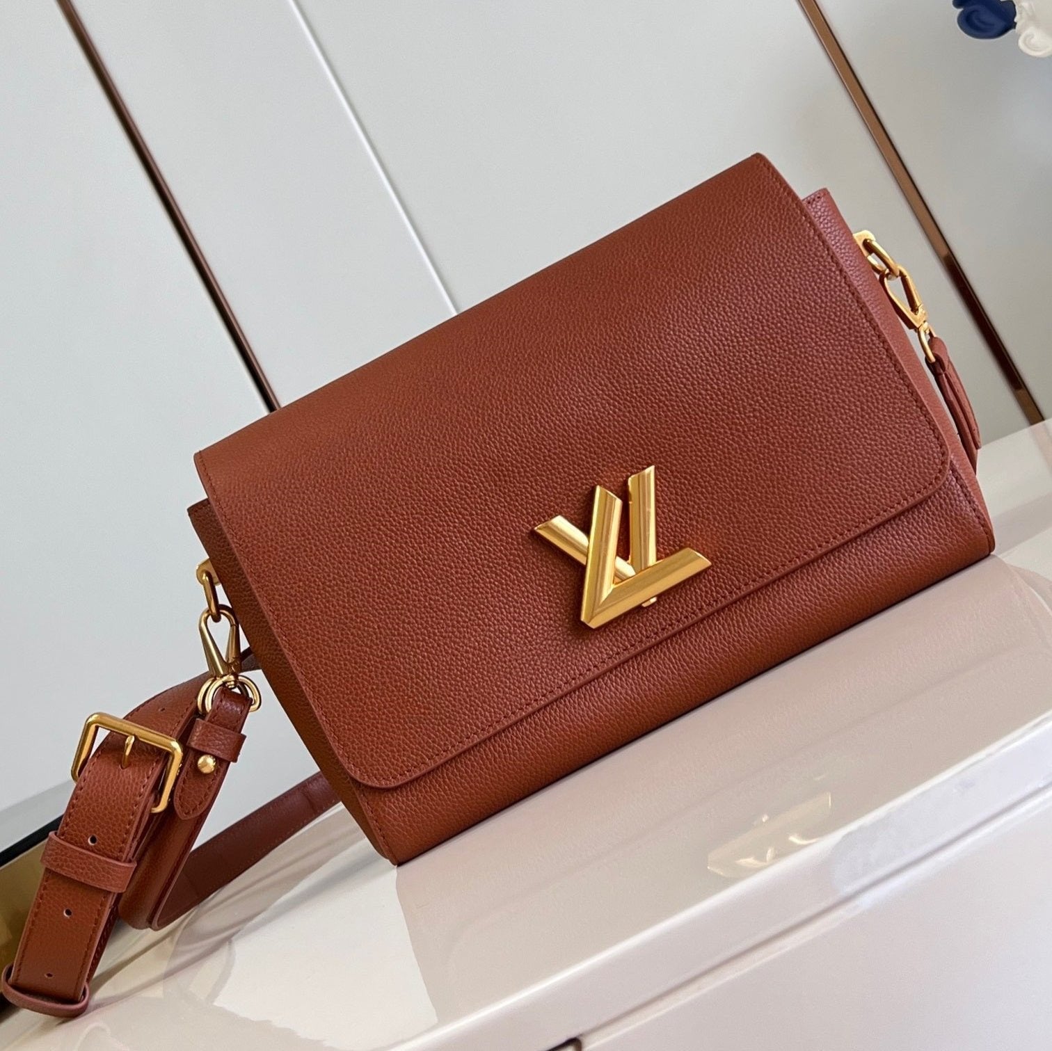 LV SOFT TWIST 27CM CUIR DE VEAU COGNAC ACIER DORÉ
