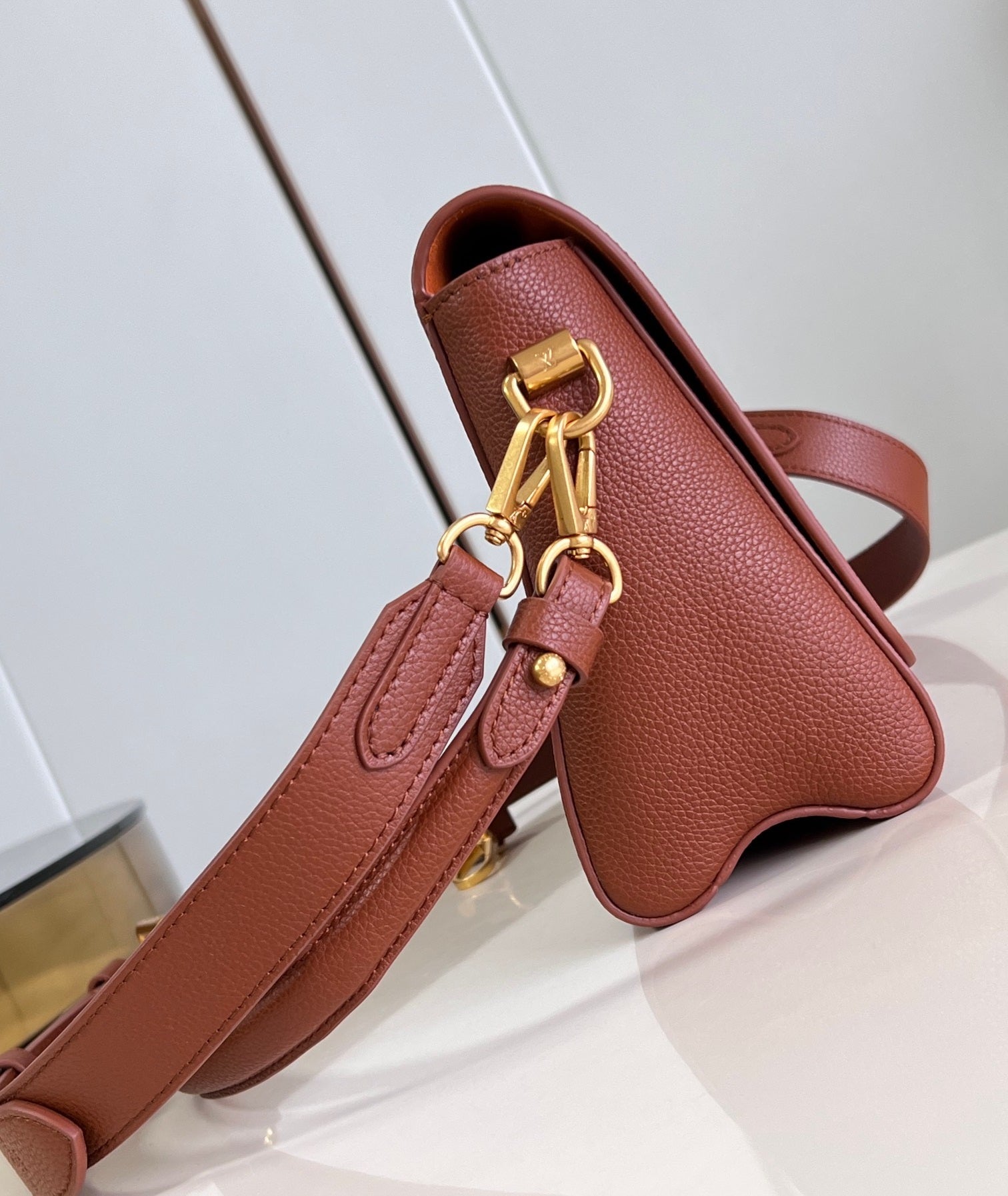 LV SOFT TWIST 27CM CUIR DE VEAU COGNAC ACIER DORÉ