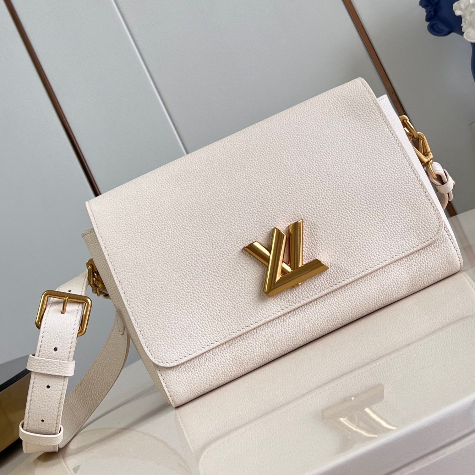 LV SOFT TWIST 27CM CUIR DE VEAU QUARTZ ACIER DORÉ