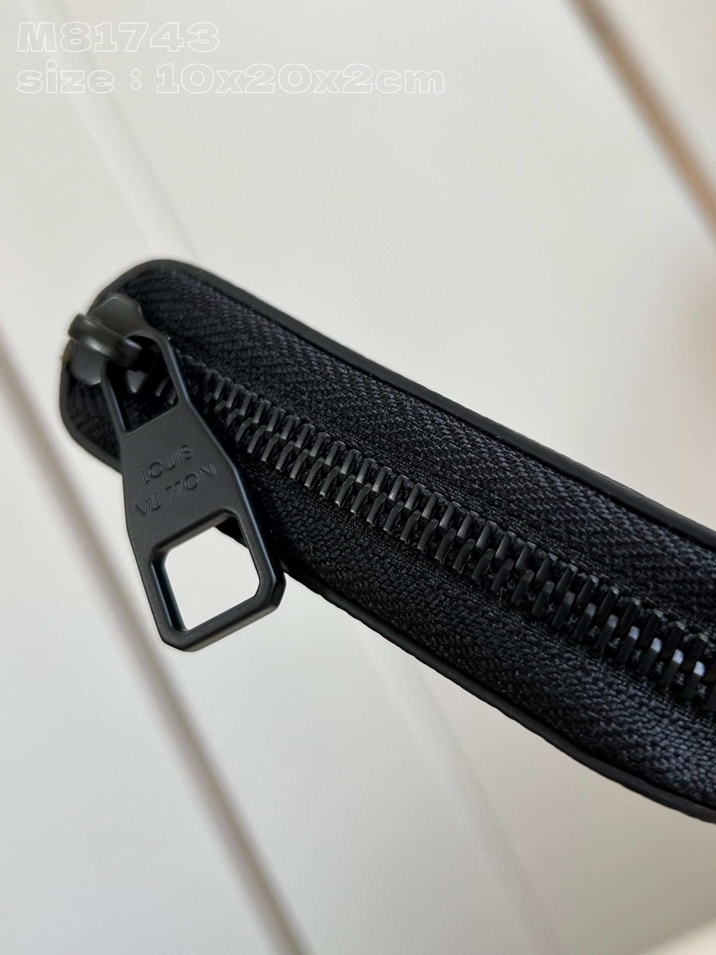 PORTEFEUILLE VERTICAL AÉROGRAMME ZIPPY 20 CM EN CUIR DE VEAU NOIR