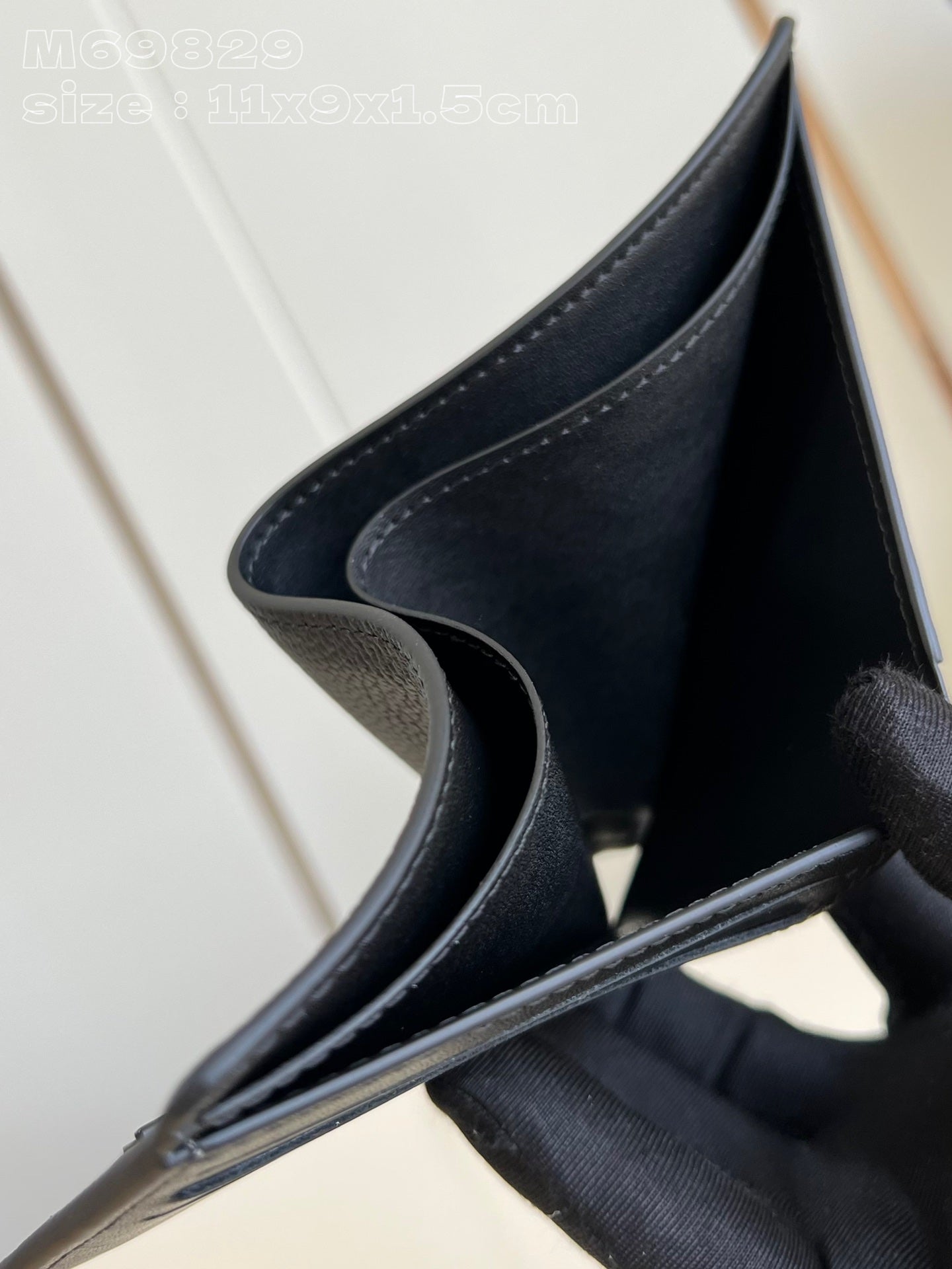 PORTEFEUILLE MULTIPLE AEROGRAM 10CM CUIR DE VEAU NOIR