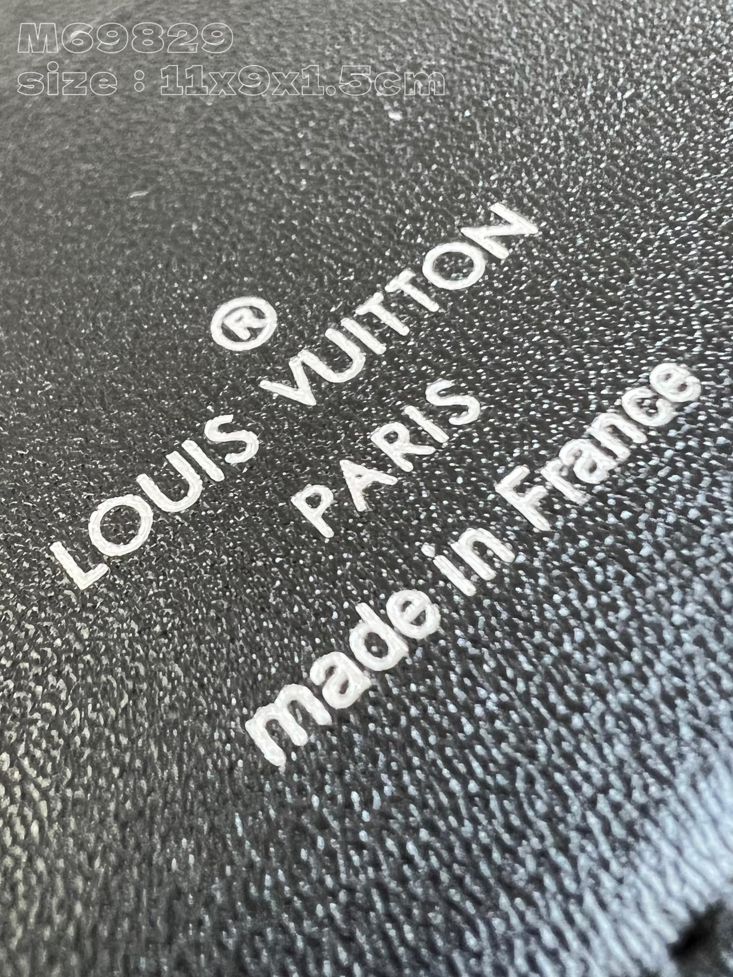 PORTEFEUILLE MULTIPLE AEROGRAM 10CM CUIR DE VEAU NOIR