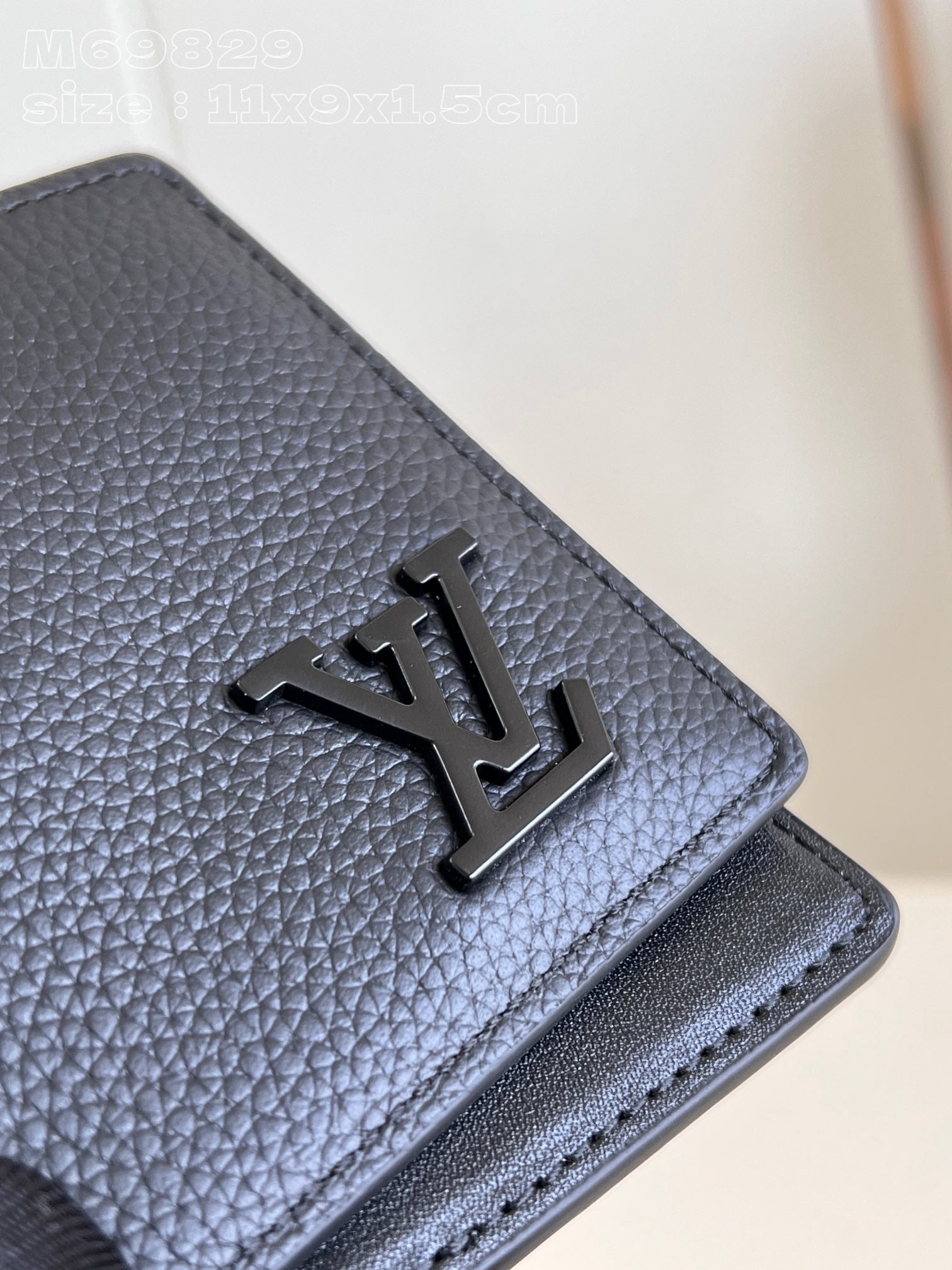 PORTEFEUILLE MULTIPLE AEROGRAM 10CM CUIR DE VEAU NOIR
