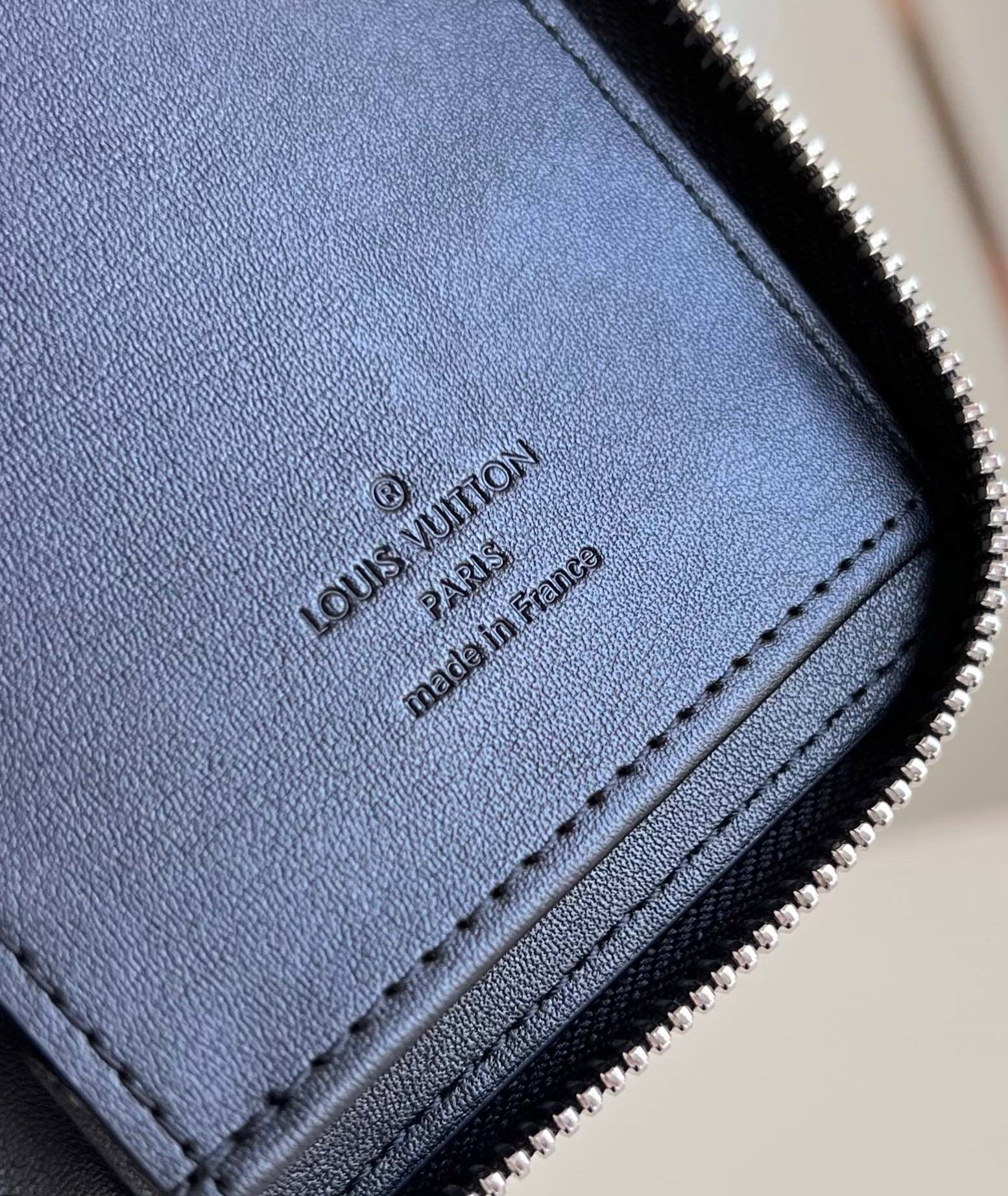 PORTEFEUILLE VERTICAL ZIPPY 20CM EN CUIR DE VEAU NOIR