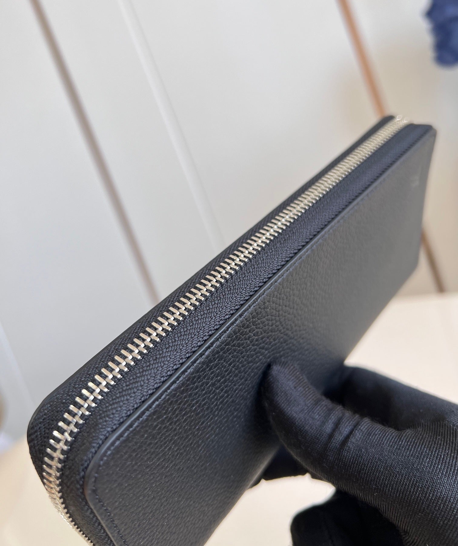 PORTEFEUILLE VERTICAL ZIPPY 20CM EN CUIR DE VEAU NOIR