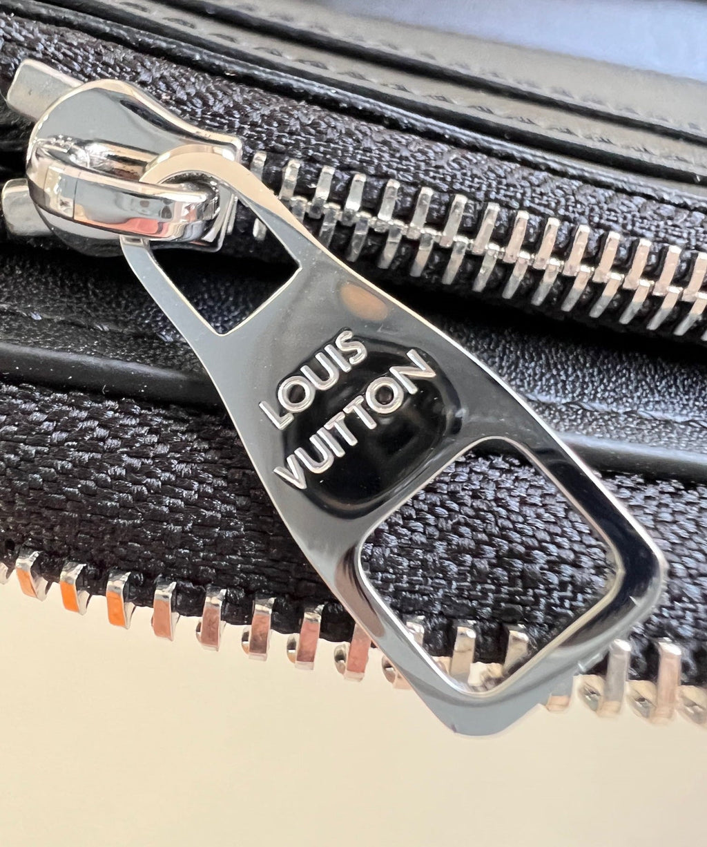 PORTEFEUILLE VERTICAL ZIPPY 20CM EN CUIR DE VEAU NOIR