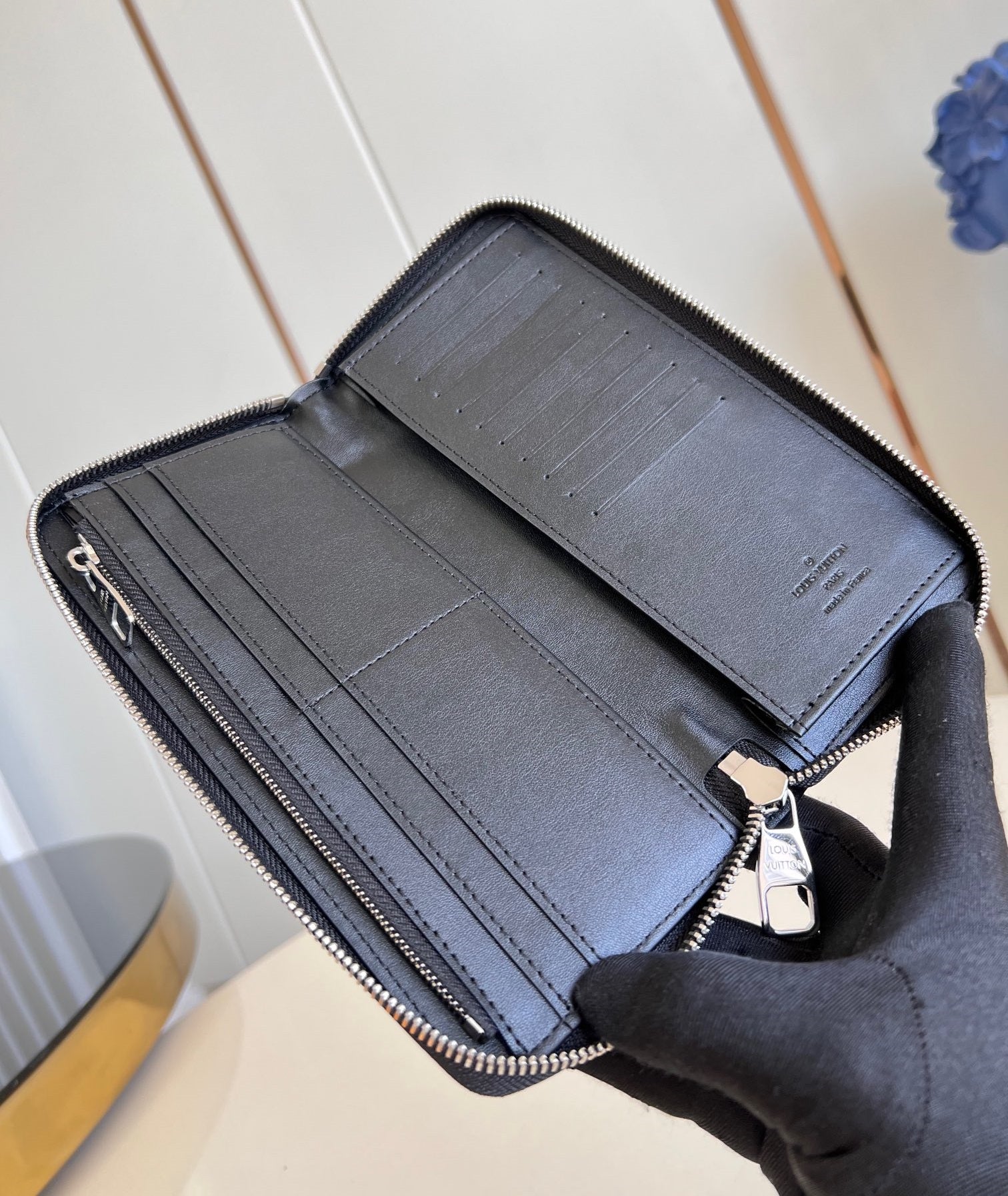 PORTEFEUILLE VERTICAL ZIPPY 20CM EN CUIR DE VEAU NOIR