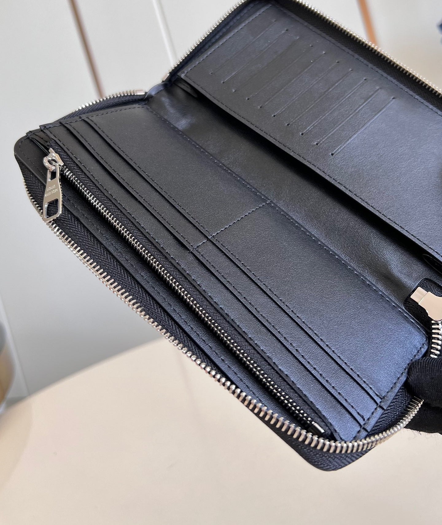 PORTEFEUILLE VERTICAL ZIPPY 20CM EN CUIR DE VEAU NOIR