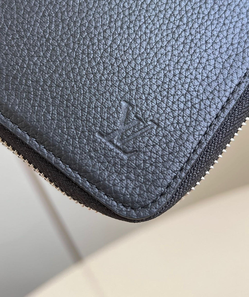 PORTEFEUILLE VERTICAL ZIPPY 20CM EN CUIR DE VEAU NOIR