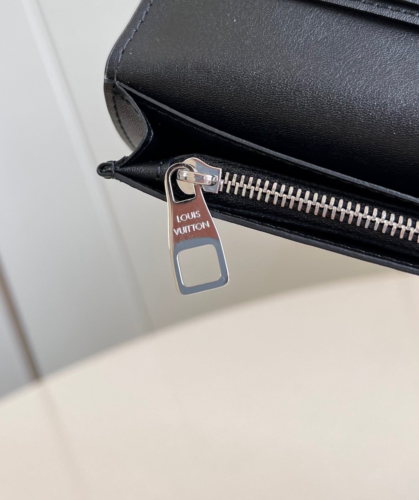 PORTEFEUILLE BRAZZA 19CM EN CUIR DE VEAU NOIR