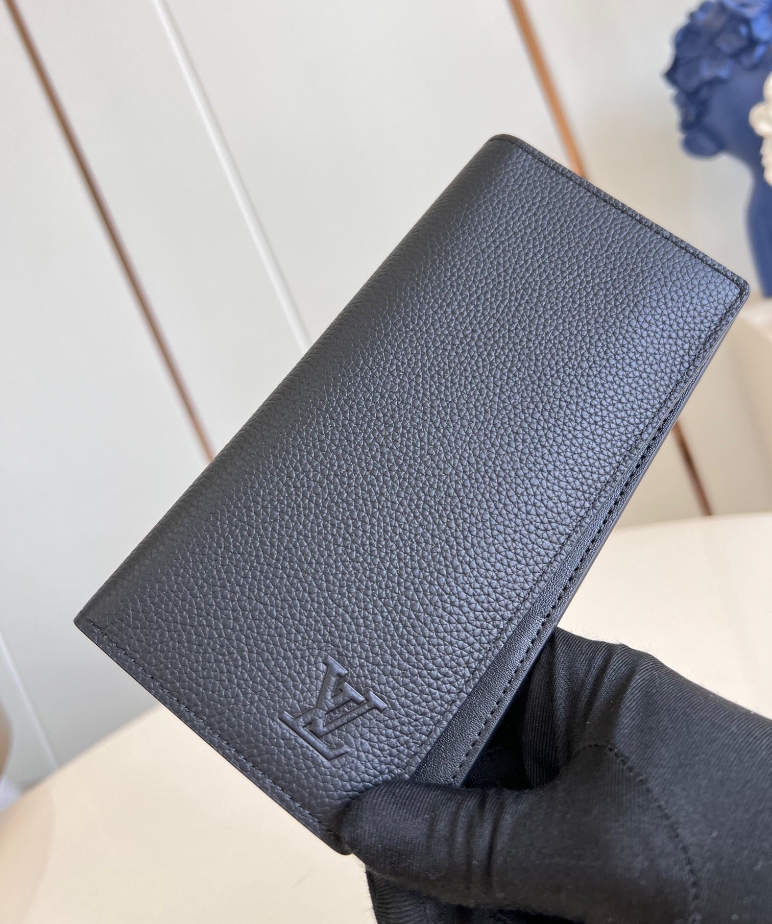 PORTEFEUILLE BRAZZA 19CM EN CUIR DE VEAU NOIR