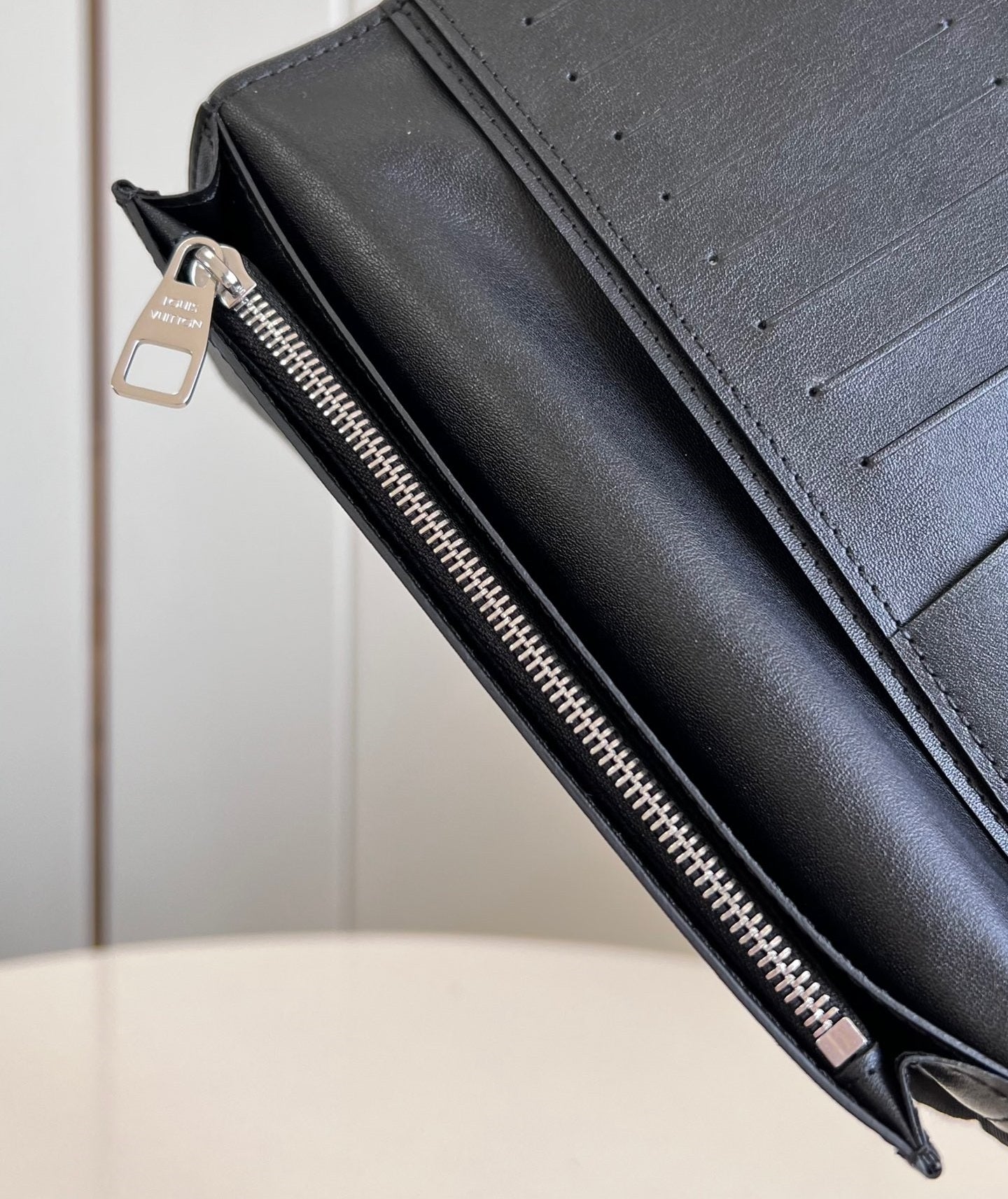 PORTEFEUILLE BRAZZA 19CM EN CUIR DE VEAU NOIR