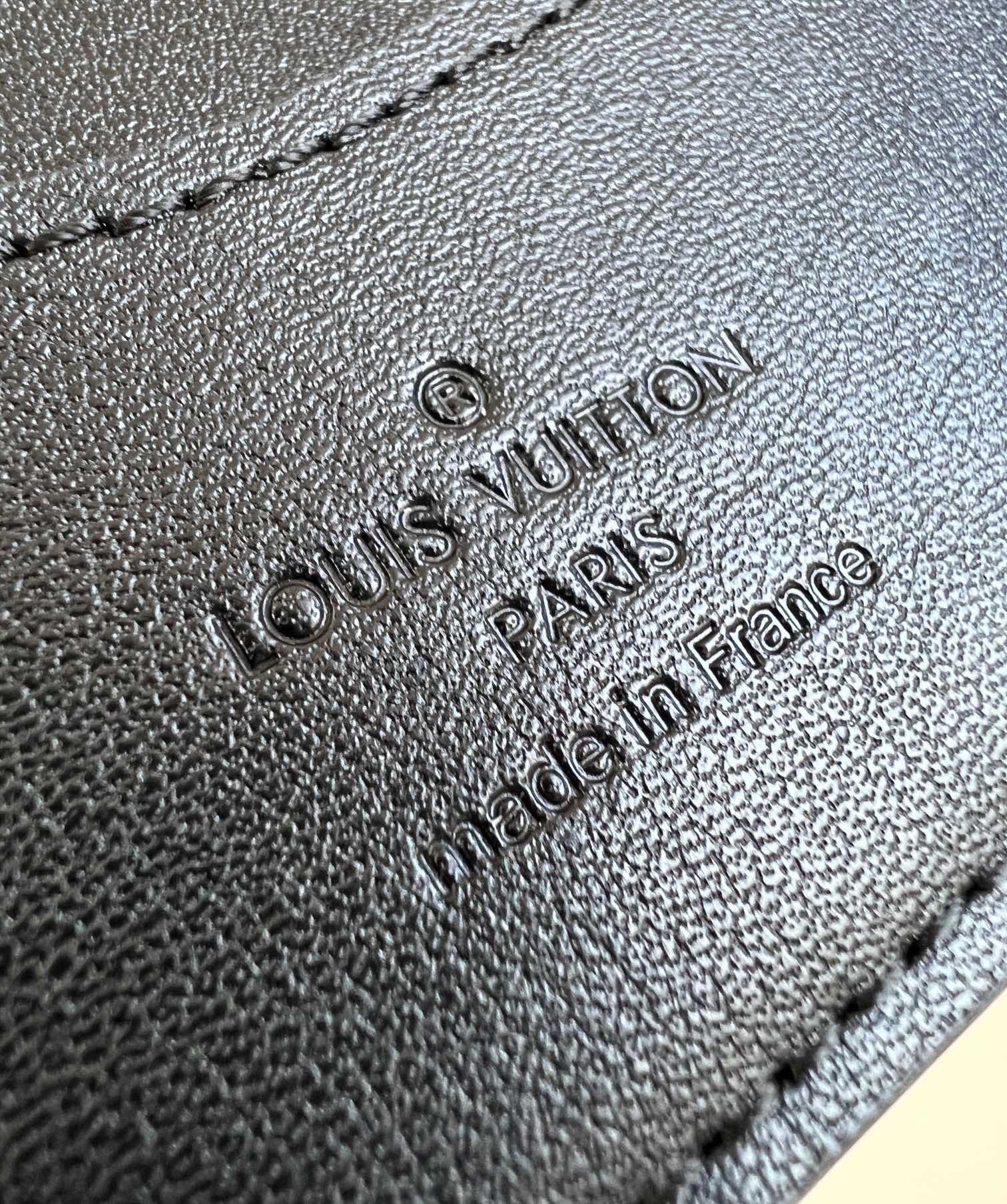 PORTEFEUILLE MULTIPLE 10CM EN CUIR DE VEAU NOIR