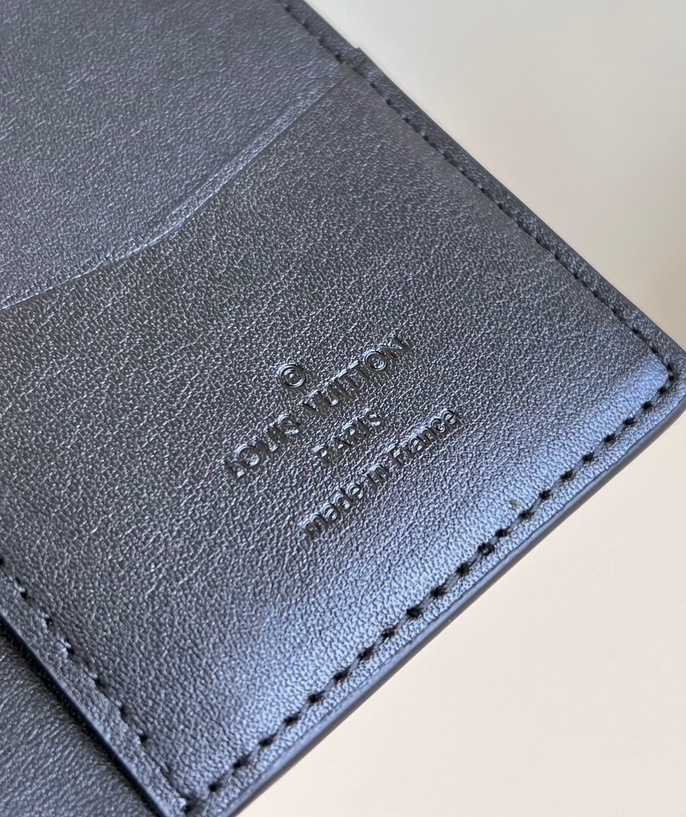 PORTEFEUILLE ORGANISATEUR DE POCHE 11CM EN CUIR DE VEAU NOIR