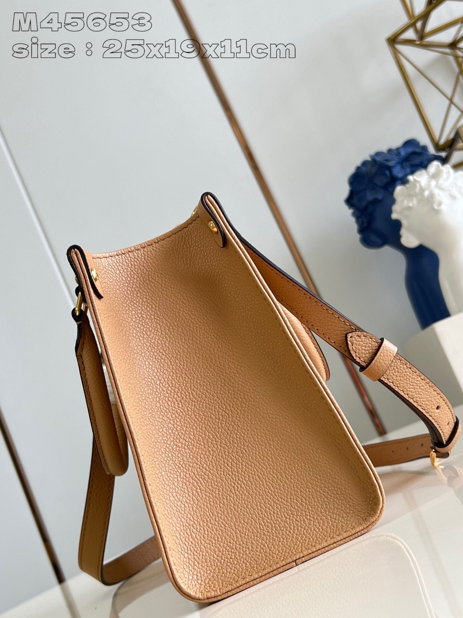 ONTHEGO PM 25 CUIR DE VEAU EMPREINTE MONOGRAMME BEIGE MARRON