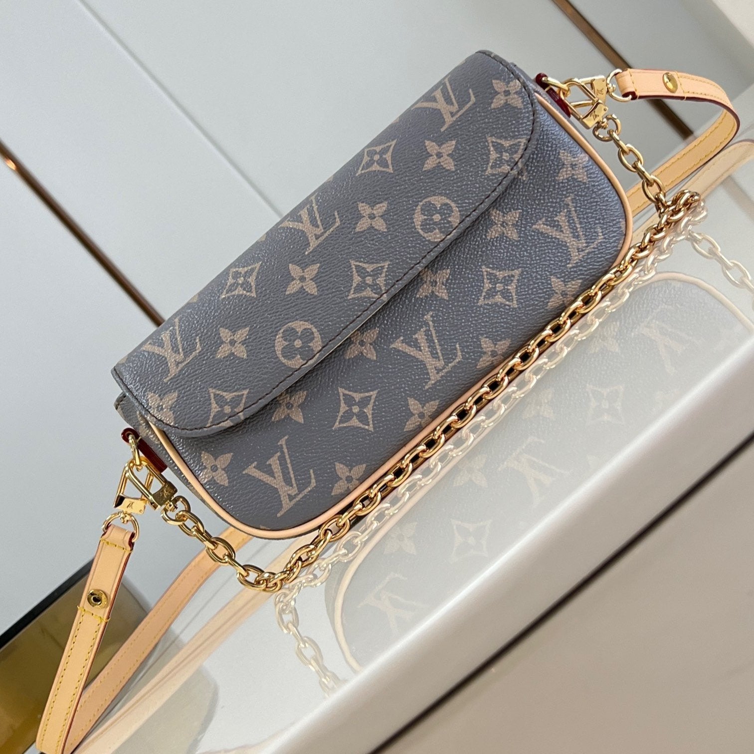 LV WOC IVY 23.5 TOILE À MONOGRAMME GRIS CÔTELÉ