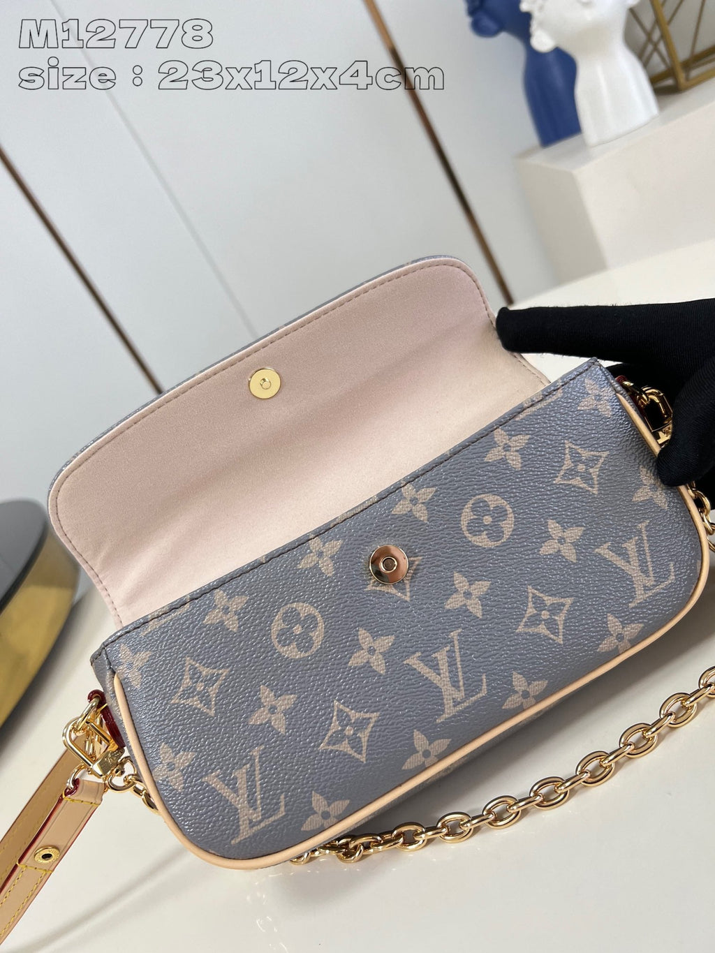 LV WOC IVY 23.5 TOILE À MONOGRAMME GRIS CÔTELÉ