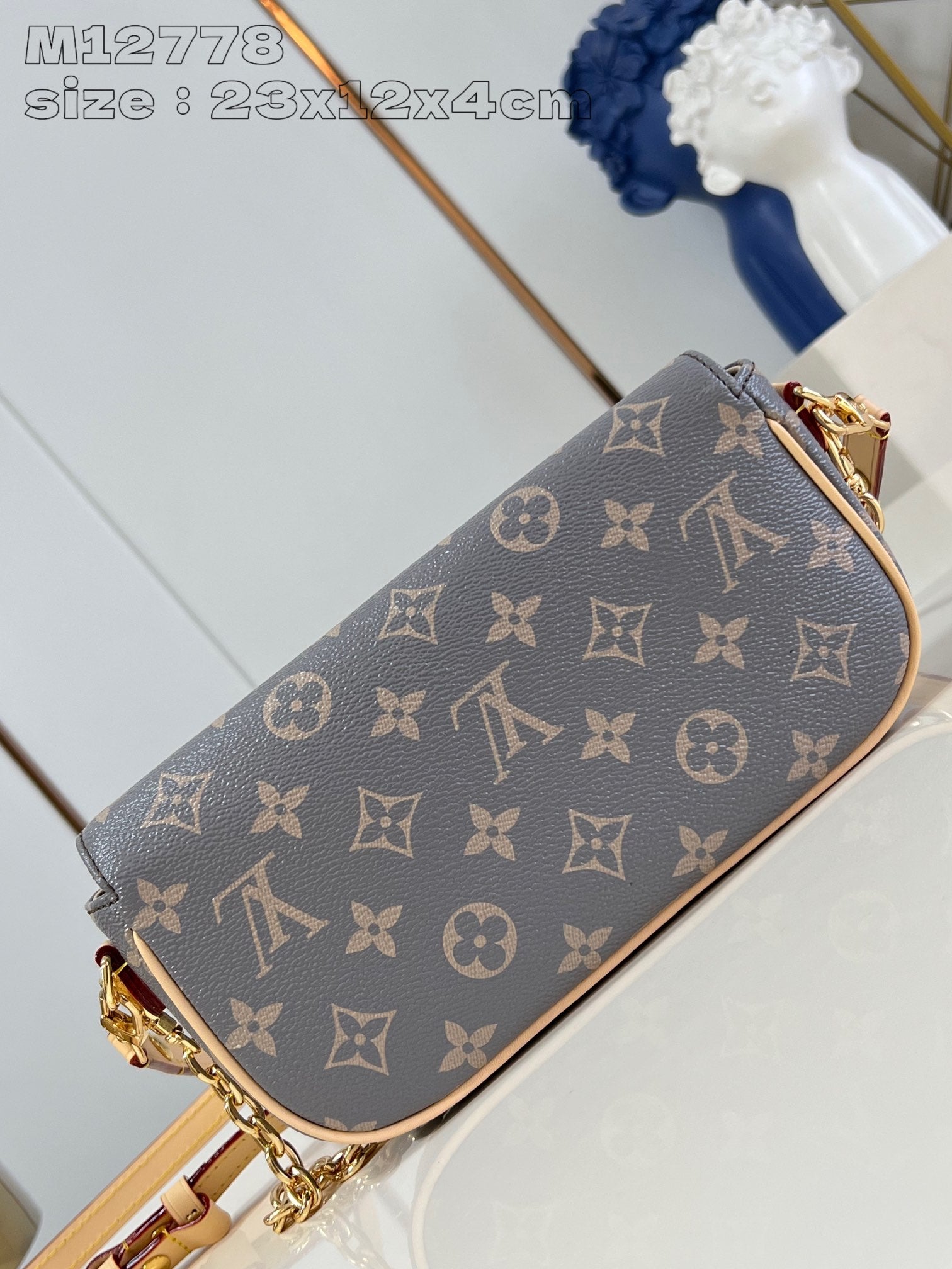 LV WOC IVY 23.5 TOILE À MONOGRAMME GRIS CÔTELÉ