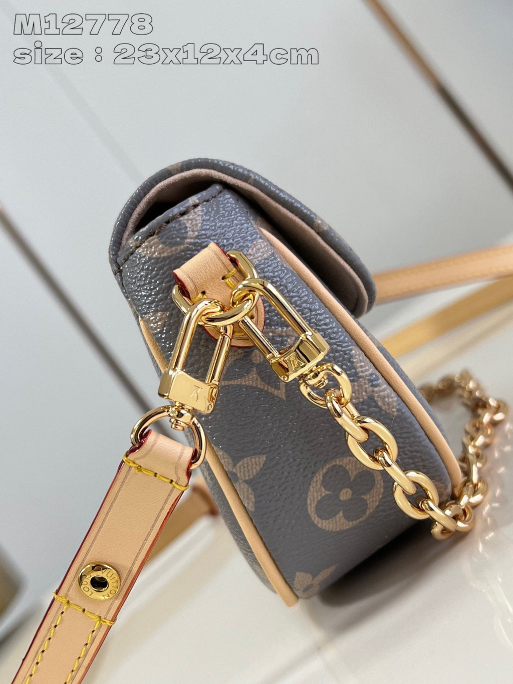 LV WOC IVY 23.5 TOILE À MONOGRAMME GRIS CÔTELÉ