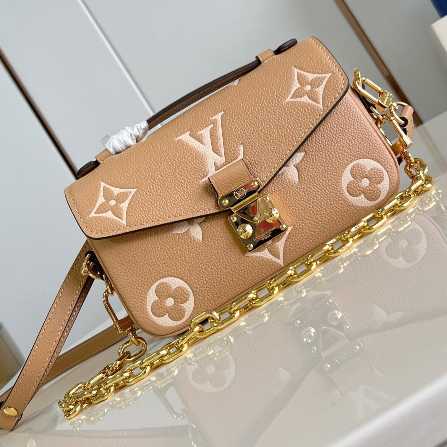 POCHETTE METIS EAST WEST 21.5 MARRON BLANC MONOGRAMME EMPREINTE CUIR DE VEAU