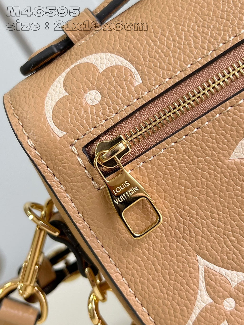 POCHETTE METIS EAST WEST 21.5 MARRON BLANC MONOGRAMME EMPREINTE CUIR DE VEAU