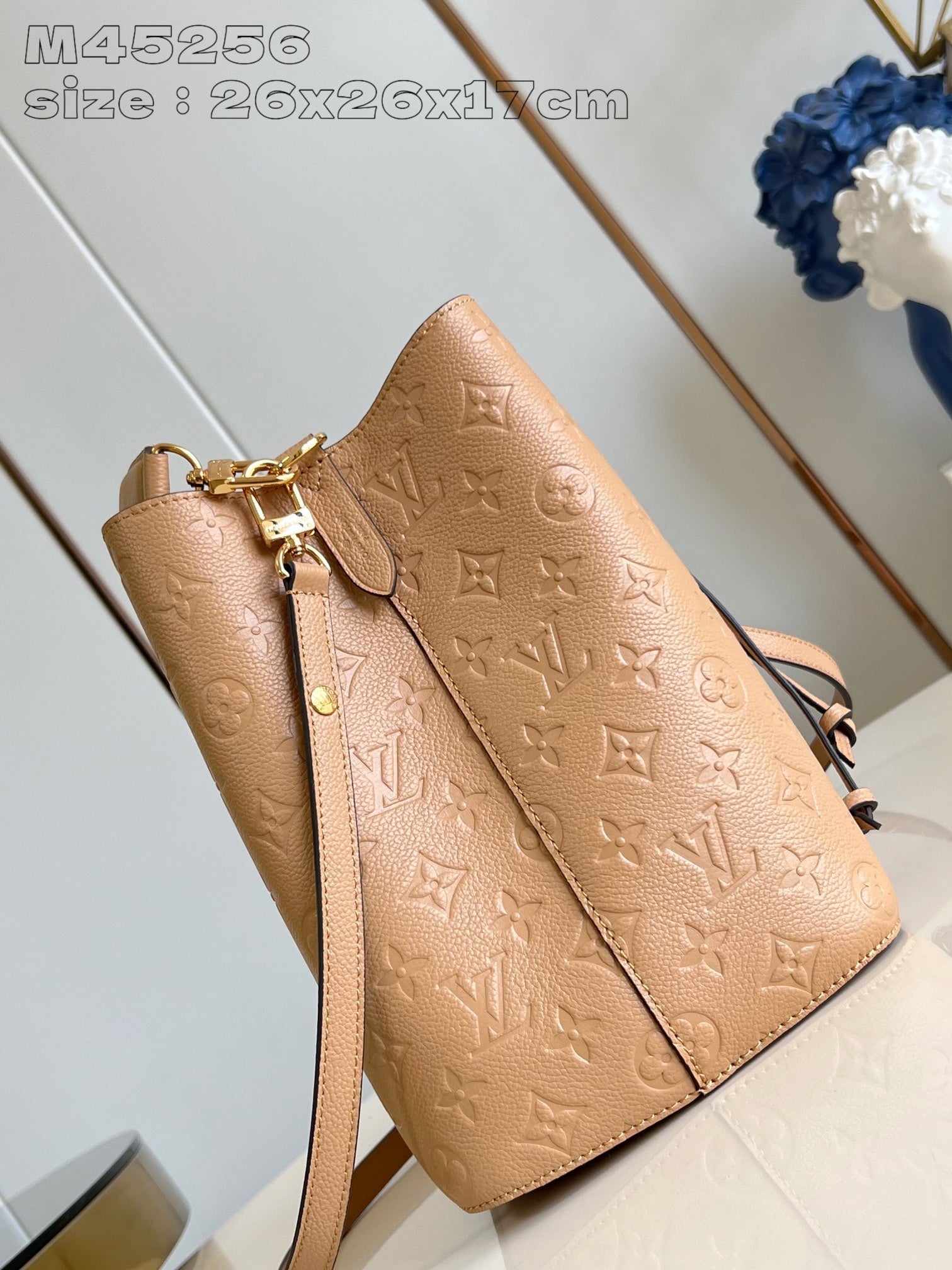 SAC SEAU LV NEO NOE 26 CM MARRON BLANC MONOGRAMME EMPTEINTE CUIR DE VEAU