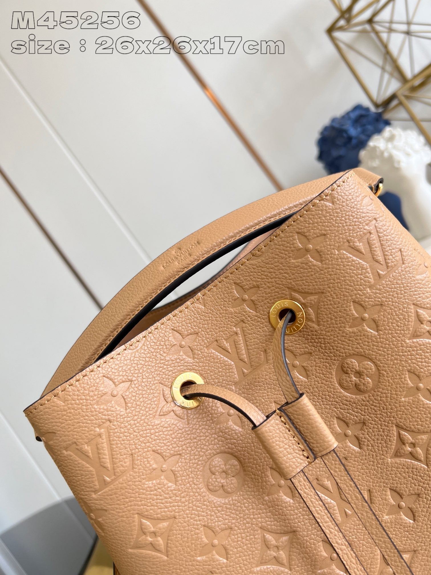 SAC SEAU LV NEO NOE 26 CM MARRON BLANC MONOGRAMME EMPTEINTE CUIR DE VEAU