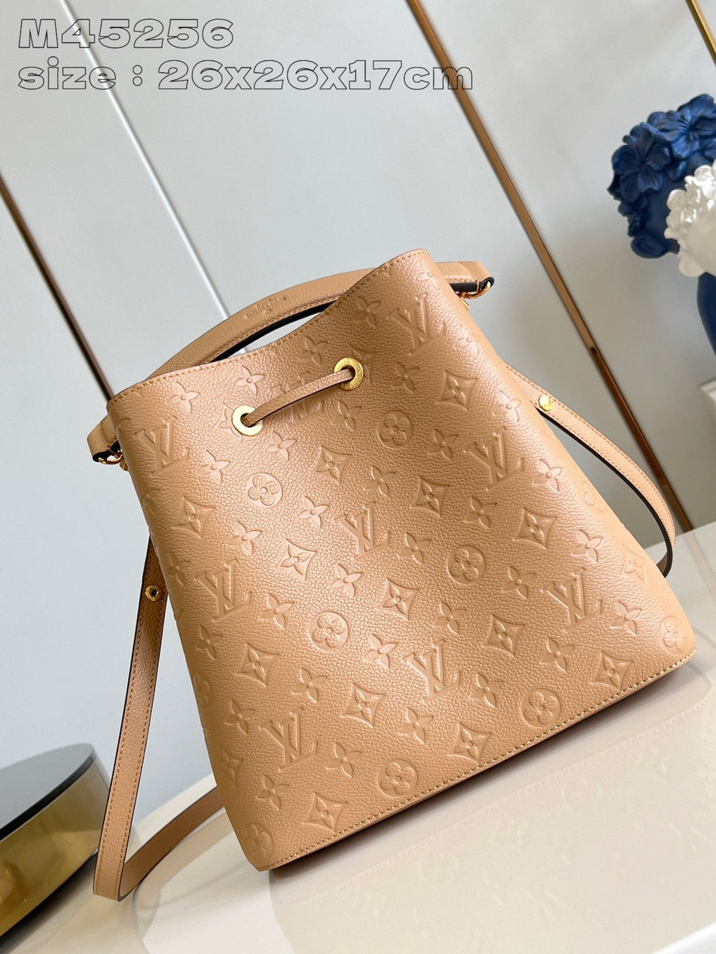 SAC SEAU LV NEO NOE 26 CM MARRON BLANC MONOGRAMME EMPTEINTE CUIR DE VEAU