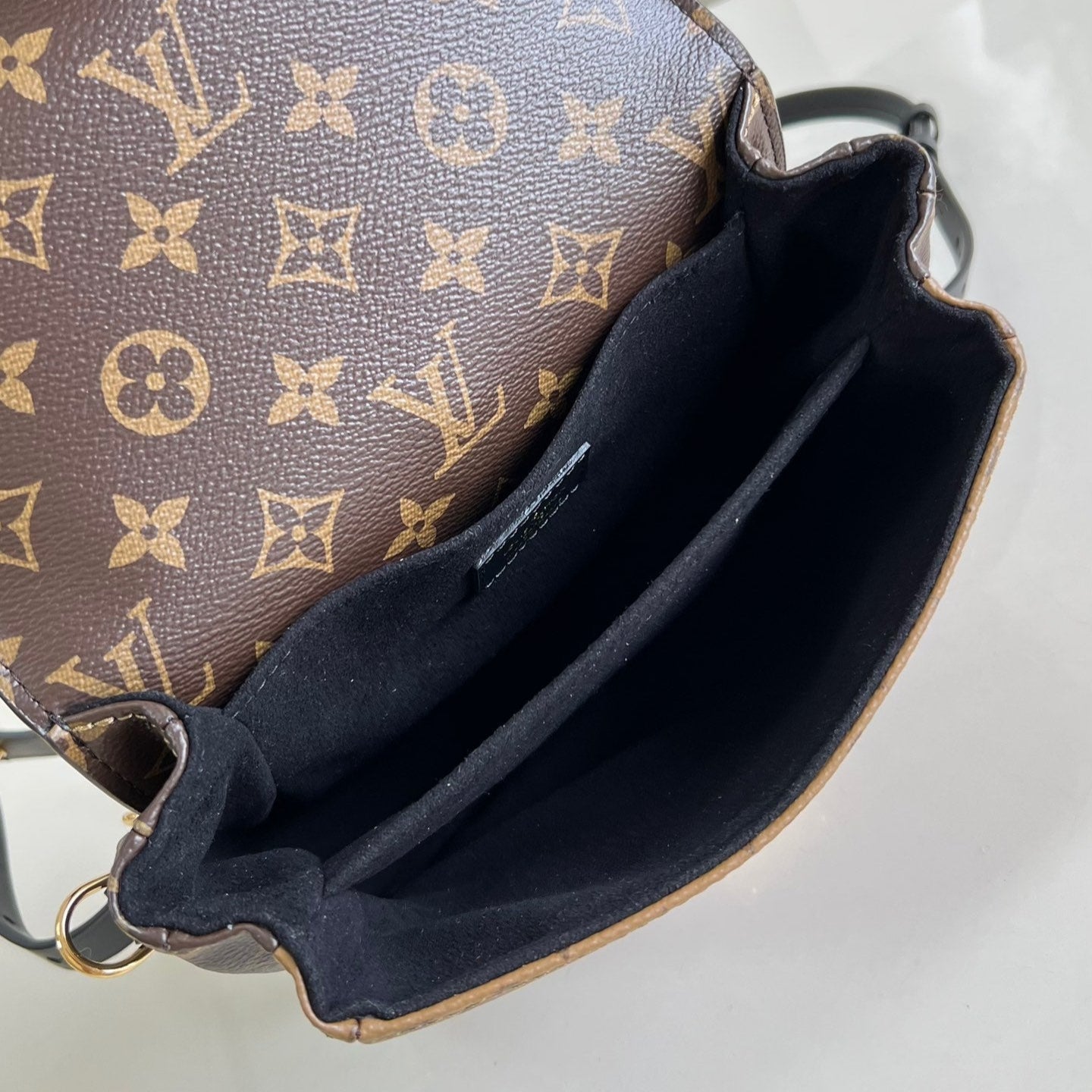 POCHETTE MÉTIS 20 EN TOILE MARRON MONOGRAMME ET MONOGRAMME REVERS BOUCLE DORÉ