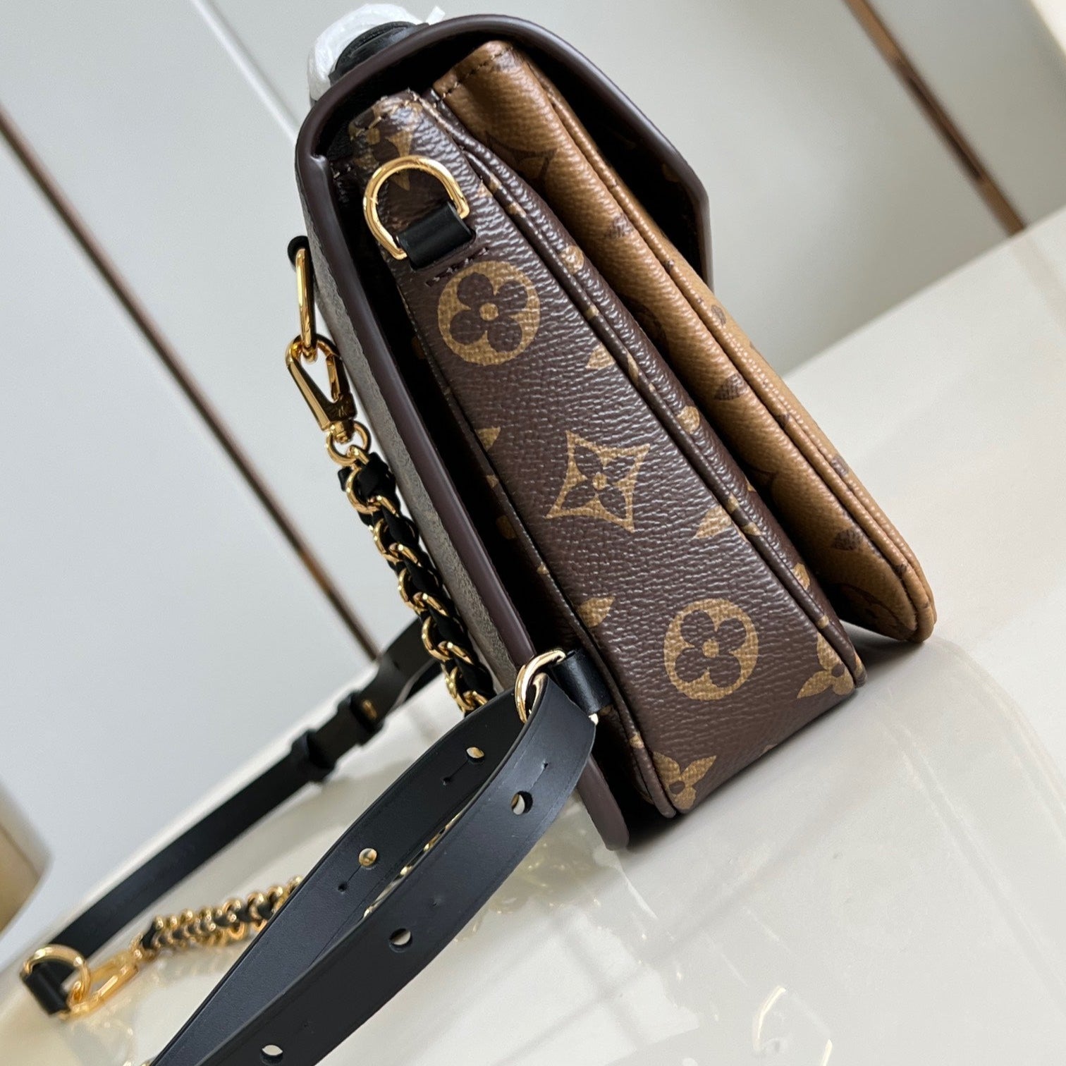 POCHETTE MÉTIS 20 EN TOILE MARRON MONOGRAMME ET MONOGRAMME REVERS BOUCLE DORÉ