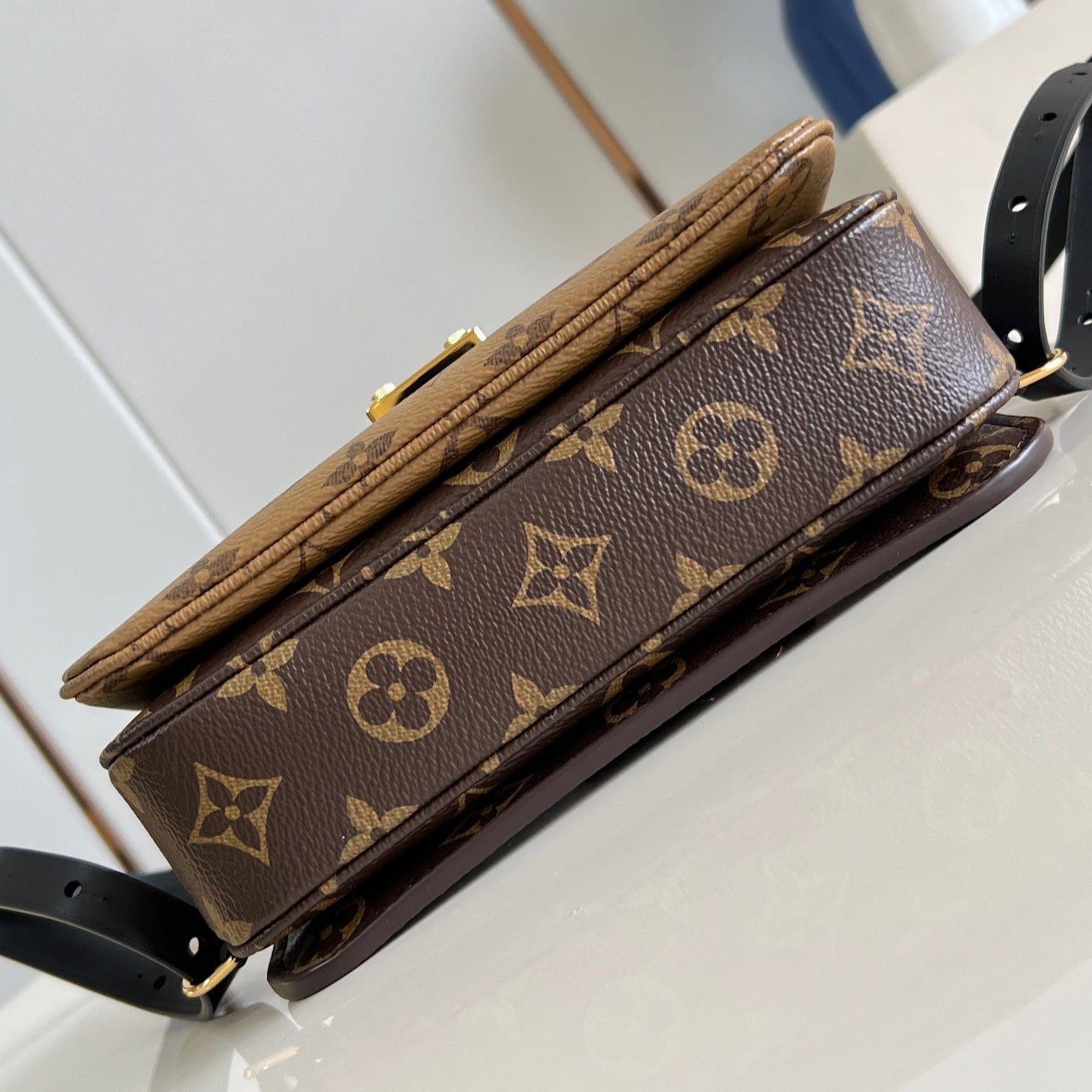 POCHETTE MÉTIS 20 EN TOILE MARRON MONOGRAMME ET MONOGRAMME REVERS BOUCLE DORÉ