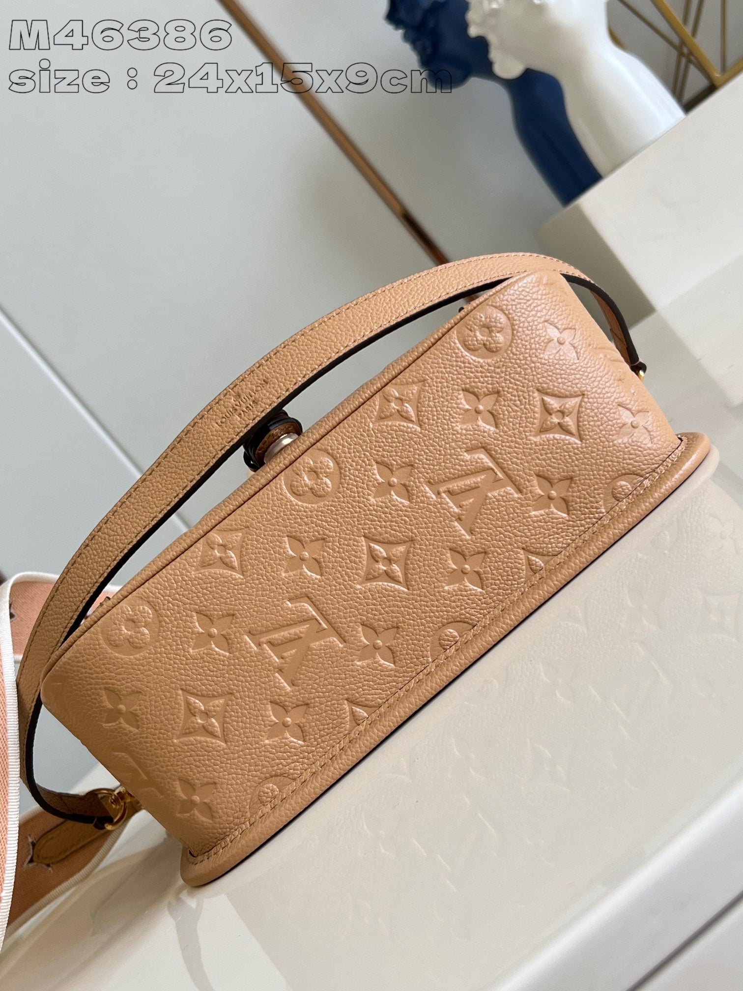 LV DIANE 24 CUIR DE VEAU EMPREINTE BEIGE FONCÉ MONOGRAMME 