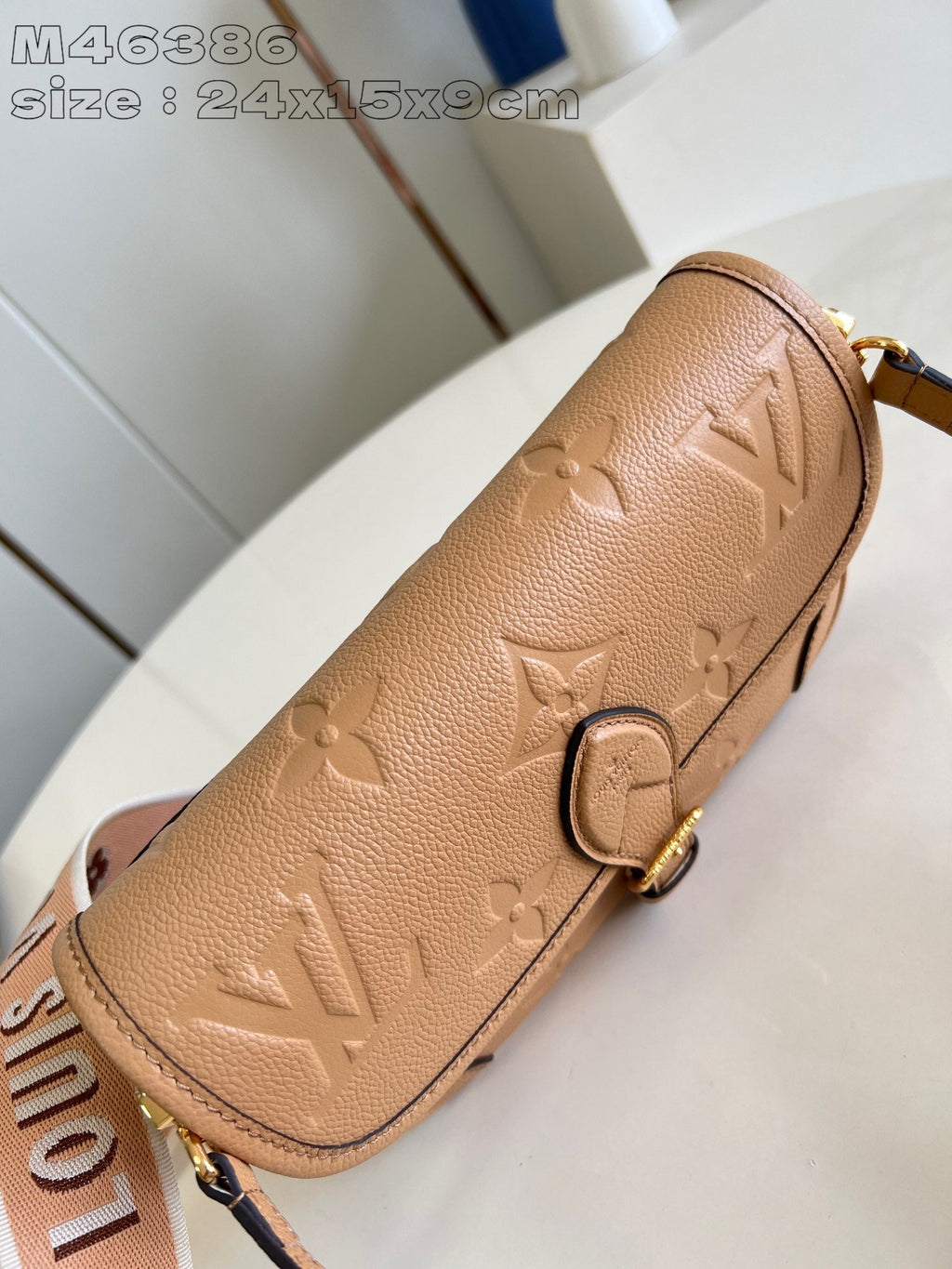LV DIANE 24 CUIR DE VEAU EMPREINTE BEIGE FONCÉ MONOGRAMME 