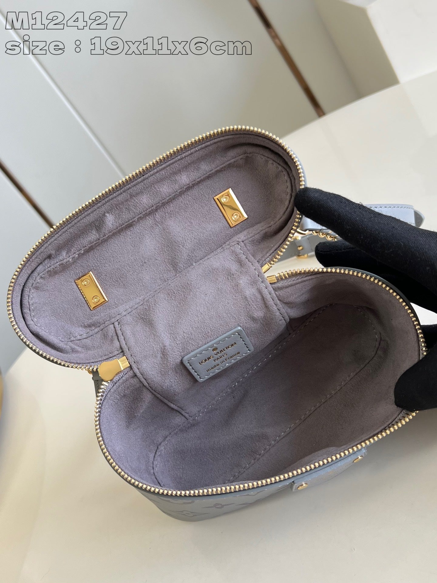 Pochette chaîne LV Vanity 19 en cuir de veau gris monogrammé