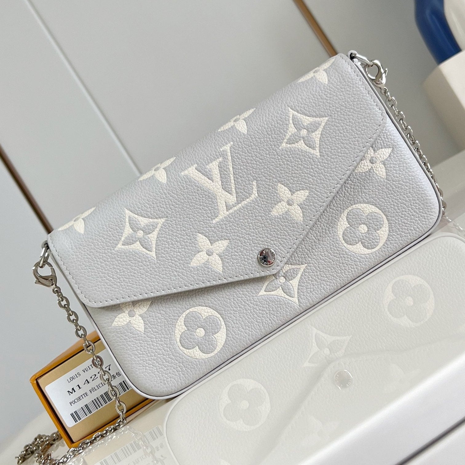 LV POCHETTE FELICIE BRUME CUIR DE VACHE GRIS MONOGRAMME 205525