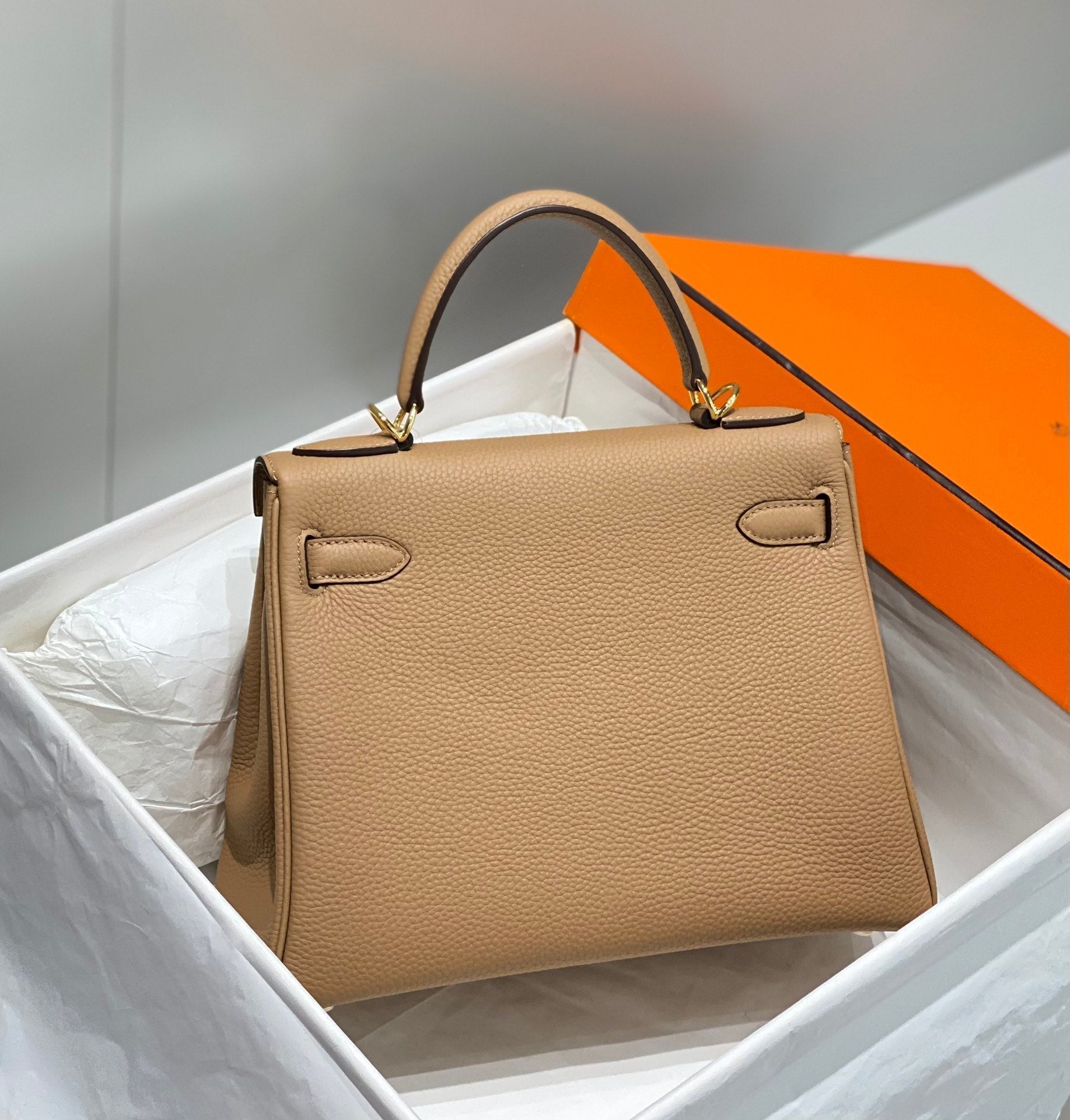 HM ケリー 28cm ベージュ トーゴ ゴールド金具