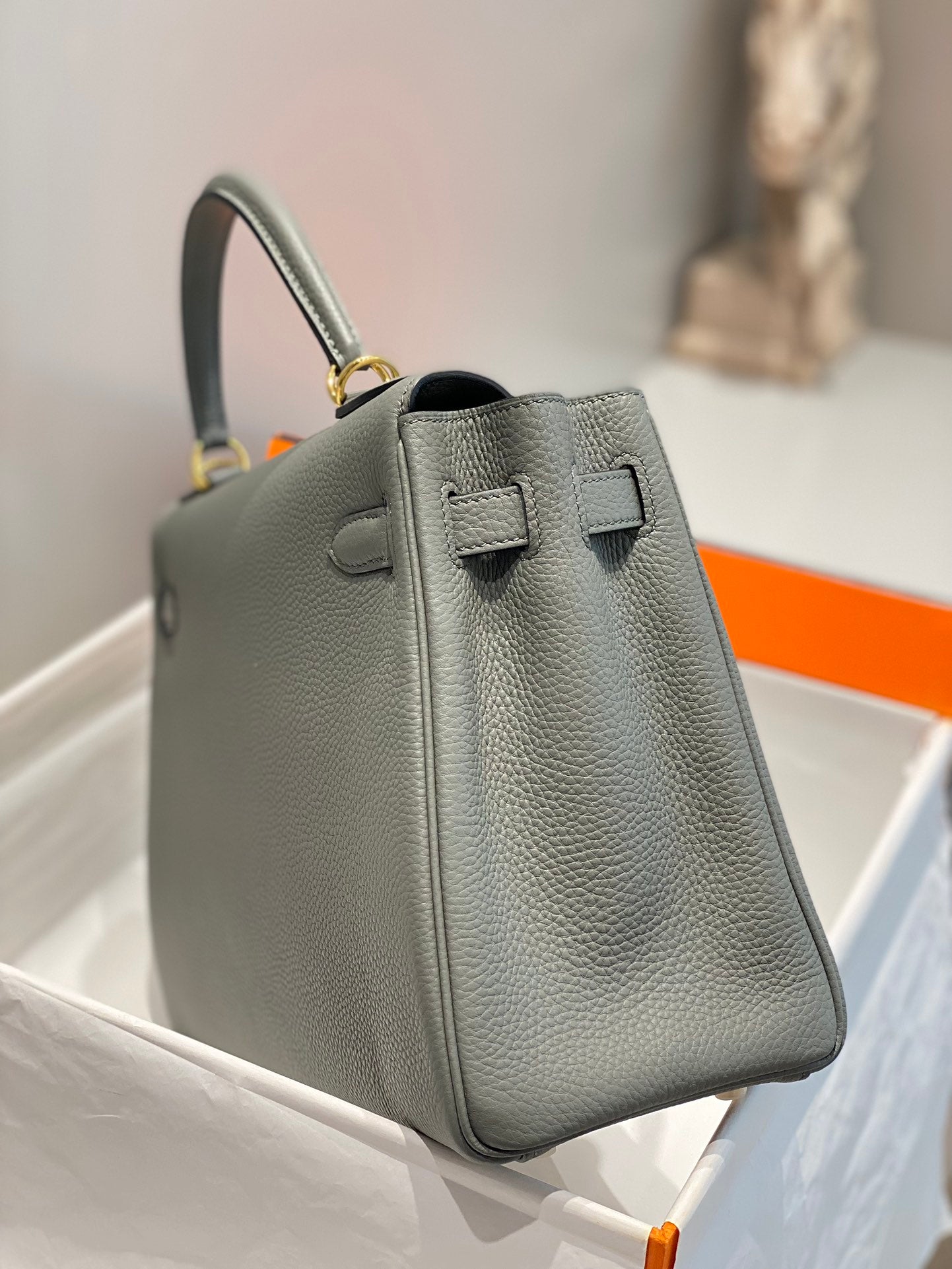 HM KELLY 32CM CUIR TOGO GRIS QUINCAILLERIE DORÉ