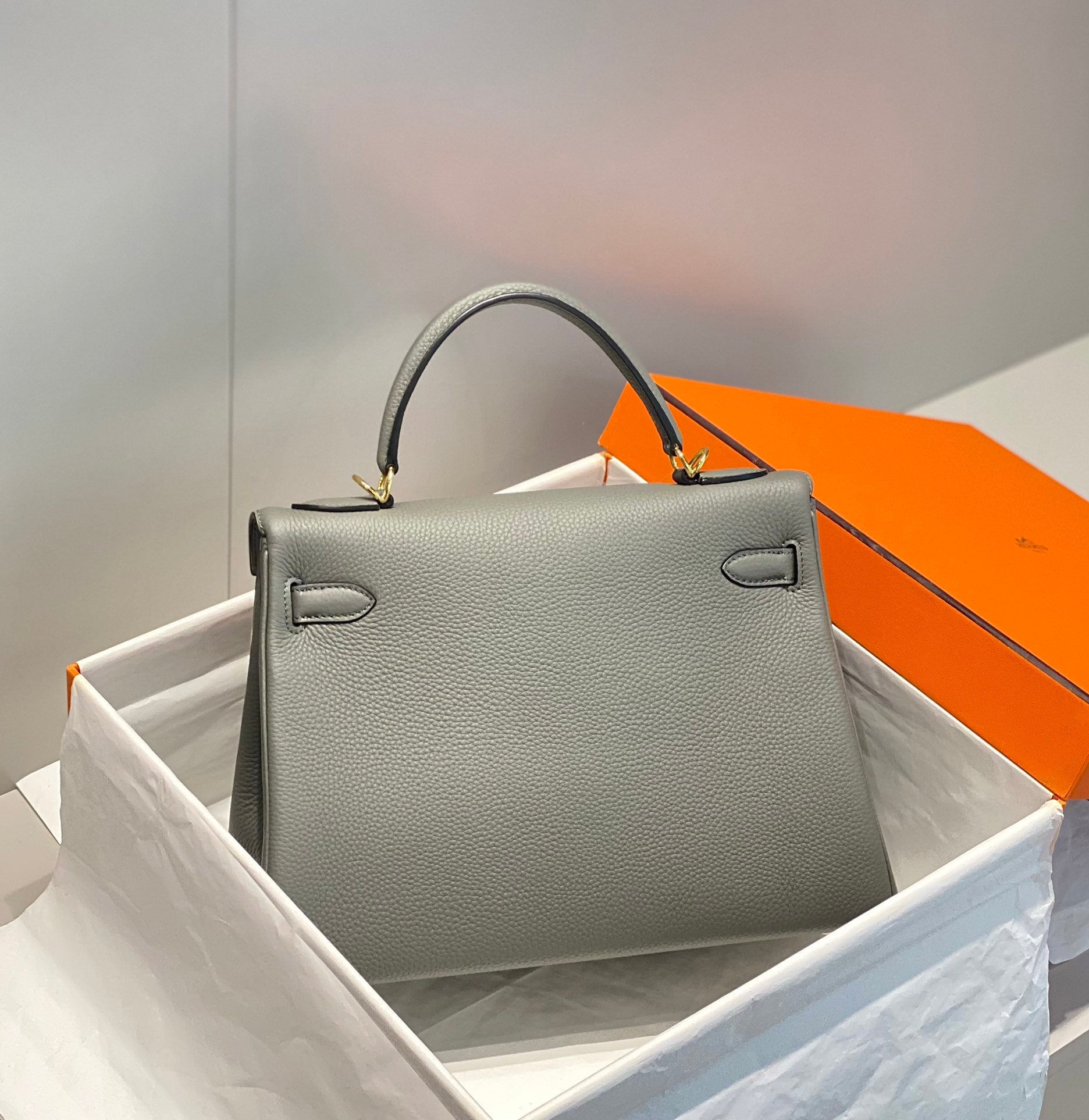 HM KELLY 32CM CUIR TOGO GRIS QUINCAILLERIE DORÉ
