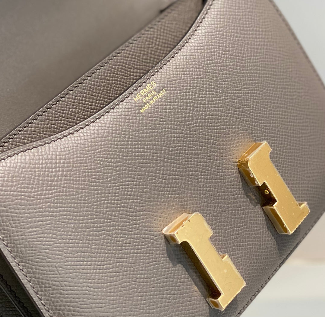 CONSTANCE 24 ÉTAIN CUIR EPSOM QUINCAILLERIE DORÉ