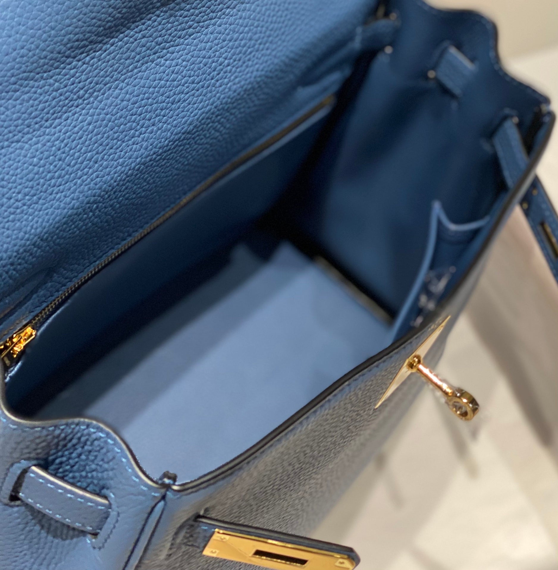 HM ケリー 28cm ブルー トーゴ ゴールド金具