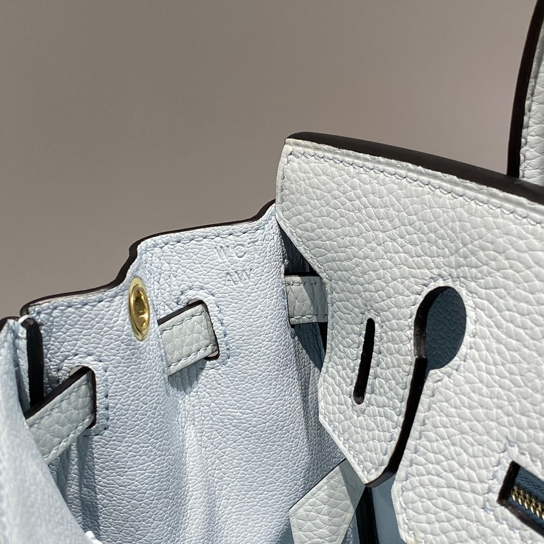 Sac HM Birkin 20 cm en cuir Togo bleu pâle et accastillage doré