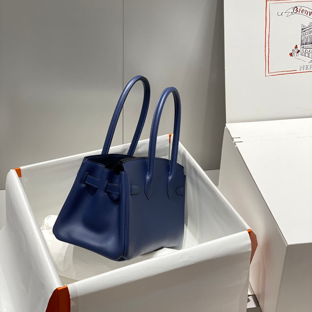 SAC À BANDOULIÈRE HM BIRKIN 29 CM EN CUIR SWIFT BLEU PROFOND ET QUINCAILLERIE ARGENTÉE