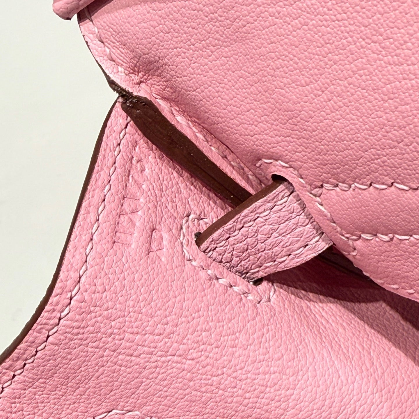 Sac HM Birkin 25 cm en cuir Togo rose pâle, accessoires argentés 237506