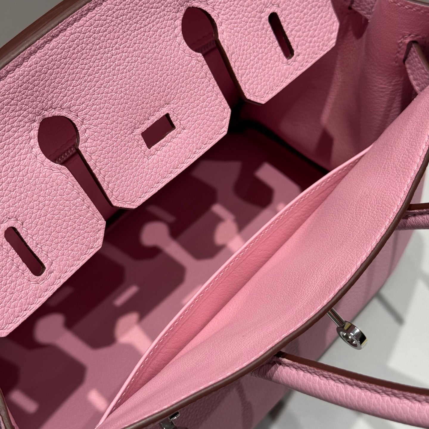 Sac HM Birkin 25 cm en cuir Togo rose pâle, accessoires argentés 237506