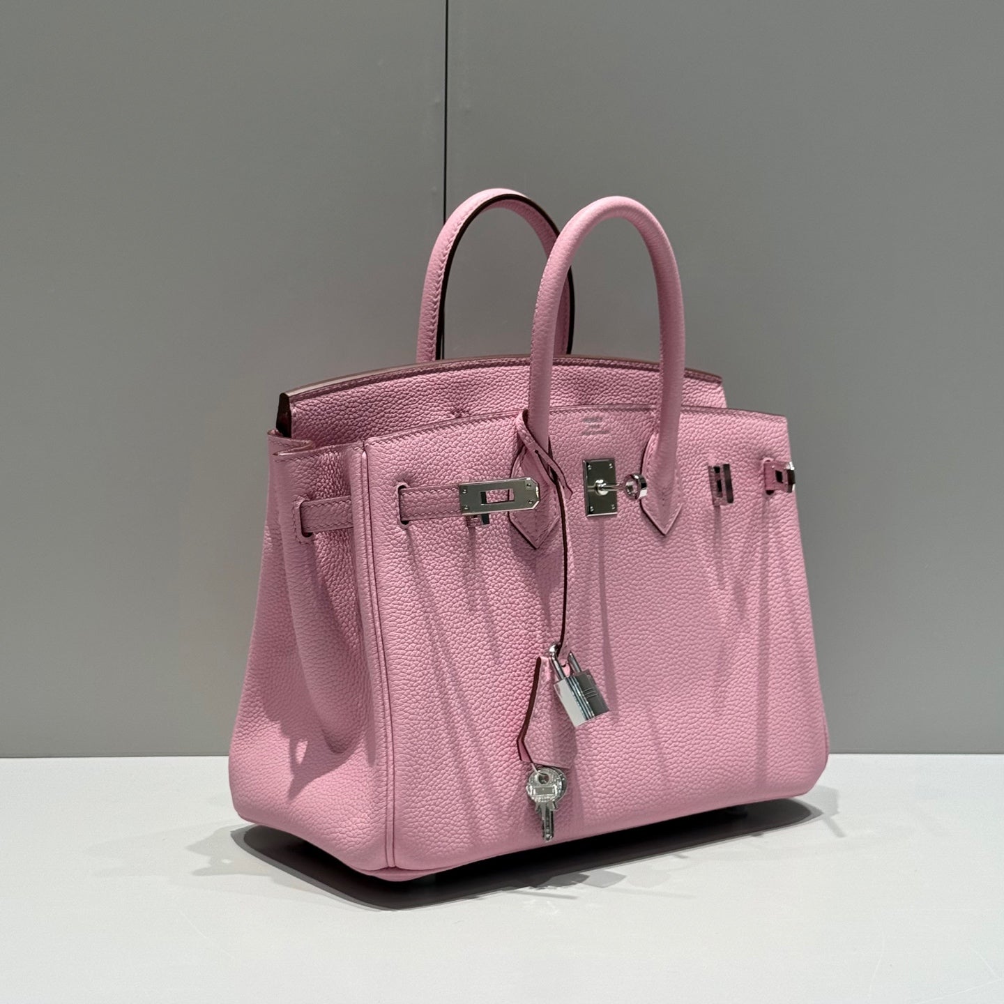 Sac HM Birkin 25 cm en cuir Togo rose pâle, accessoires argentés 237506