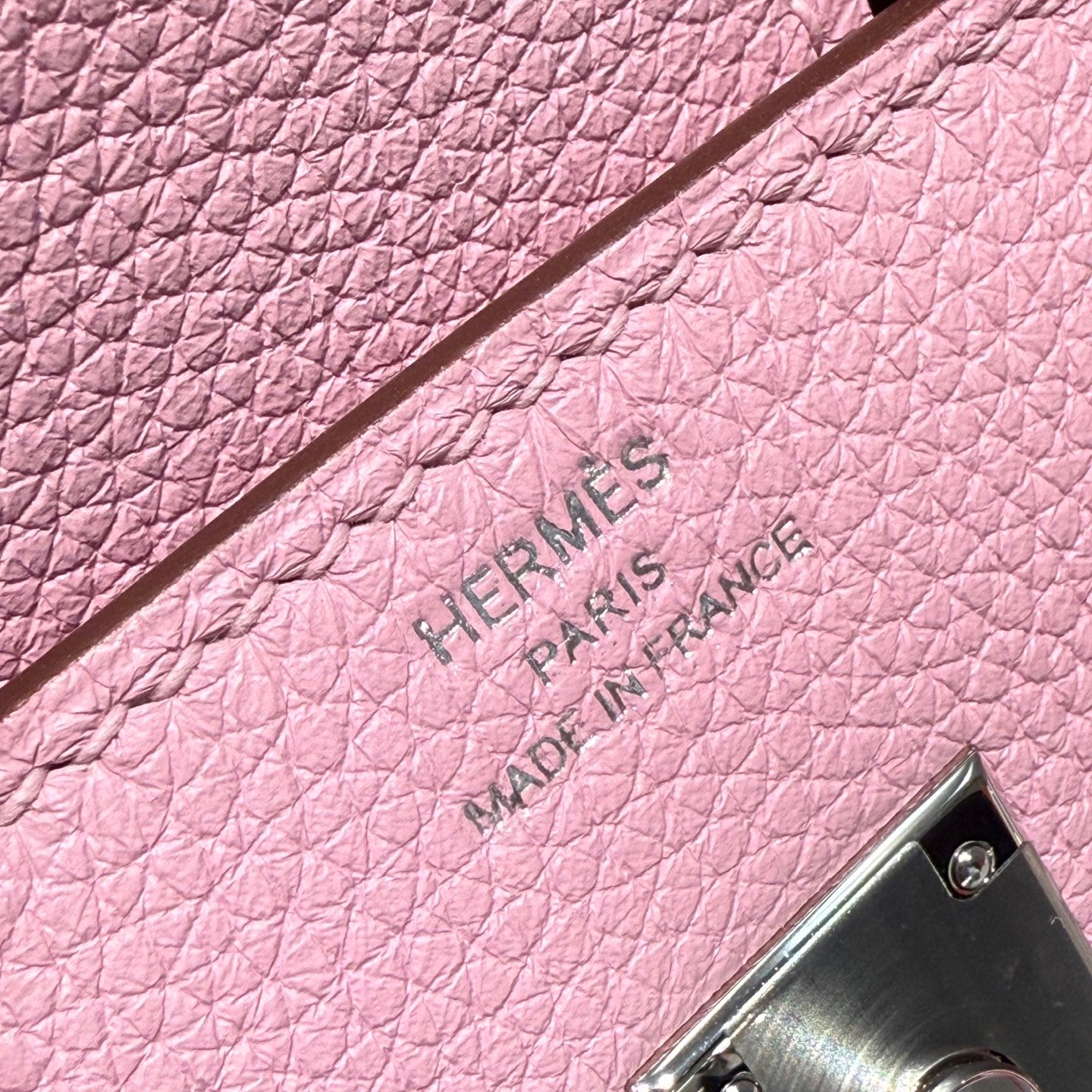 Sac HM Birkin 25 cm en cuir Togo rose pâle, accessoires argentés 237506