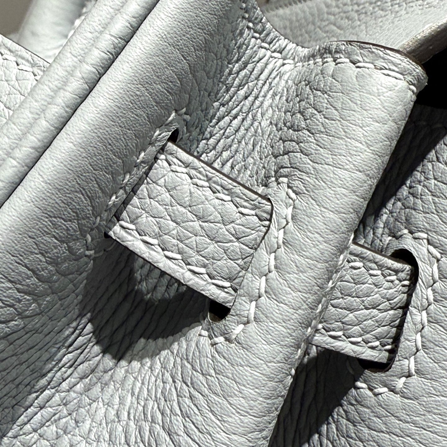 Sac HM Birkin 25 cm en cuir Togo bleu ciel, accessoires argentés 237514